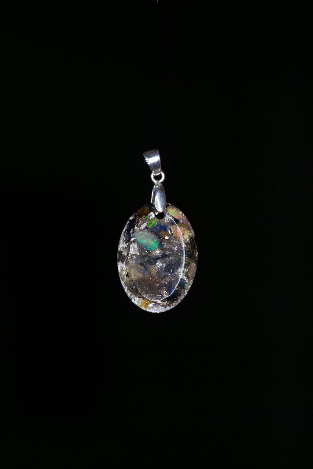 Edles von Hand gefertigtes Tropfenamulett aus Edelopal Blattsilber und Bismuth 925 Sterling Silberkette Versand aus Deutschland