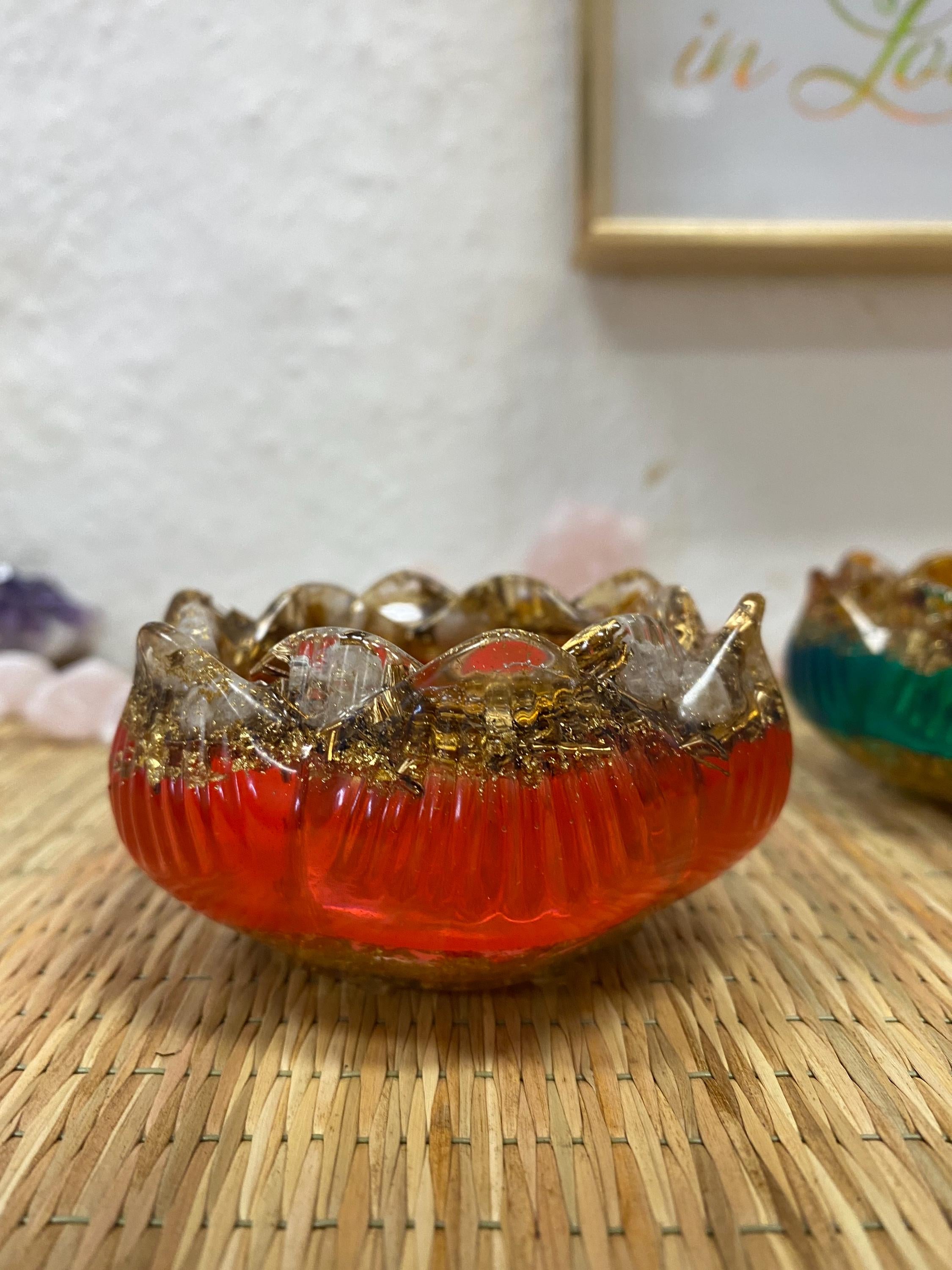 Kerzenhalter Lotusblume von Hand hergestellt aus Kunstharz Blattgold Bronze für die Weihnachtszeit