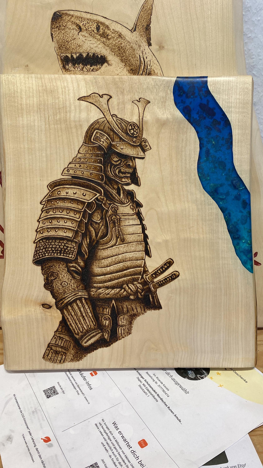 Samurai Brandmalerei von Hand gearbeitet mit Epoxidharz Komponenten (Ohne Laser verarbeitet) 44x34cm Wandgemälde Holzarbeit auf Ahorn