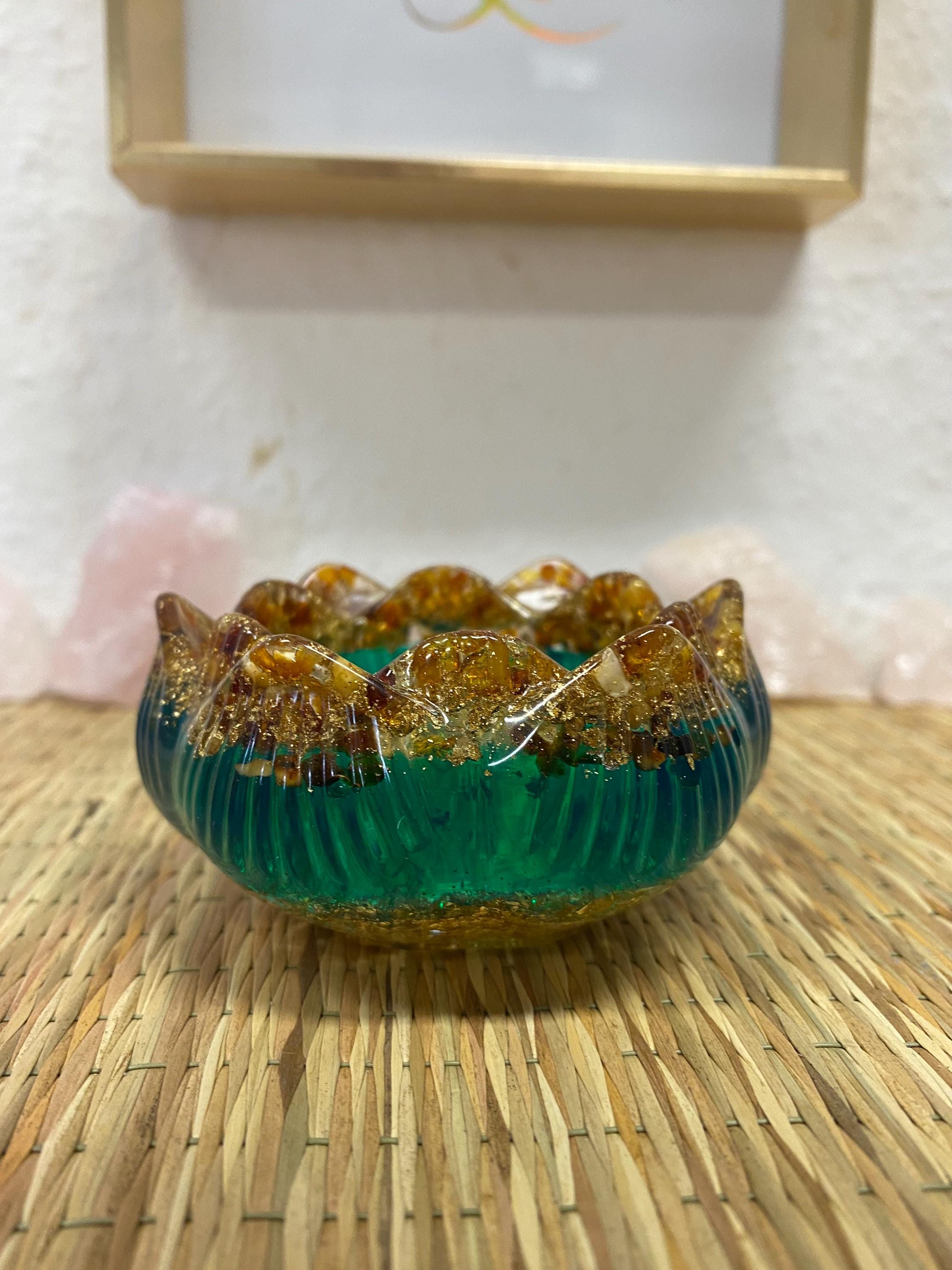 Kerzenhalter Lotusblume von Hand hergestellt aus Kunstharz Blattgold Bronze für die Weihnachtszeit