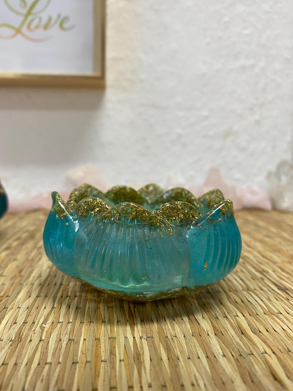 Kerzenhalter Lotusblume von Hand hergestellt aus Kunstharz Blattgold Bronze für die Weihnachtszeit
