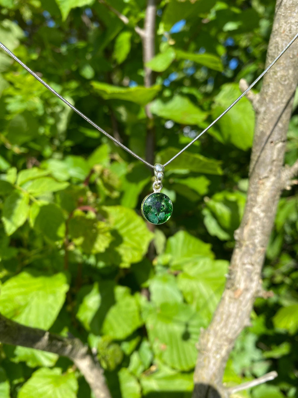 925 Silber Anhänger mit echtem Moos, Smaragd & Bergkristall – handgemachter Schmuck – spirituelles Amulett – Geschenkidee