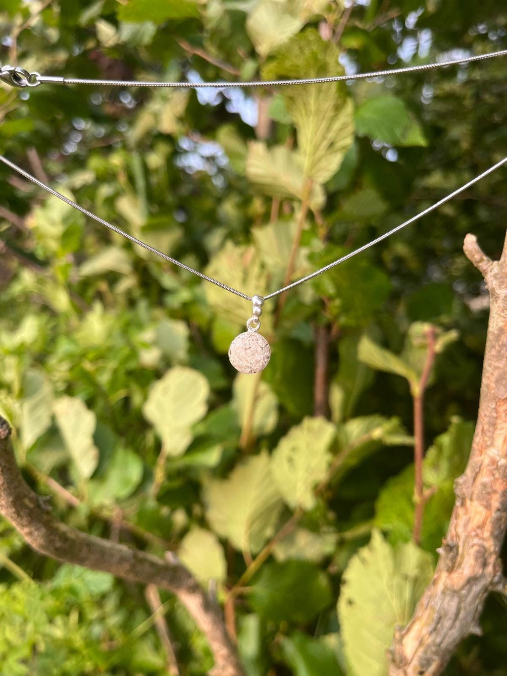 925 Sterling Silber Anhänger | Mit Kunstharz und Blattsilber | Kristallamulett | Von Hand gefertigt | 10mm