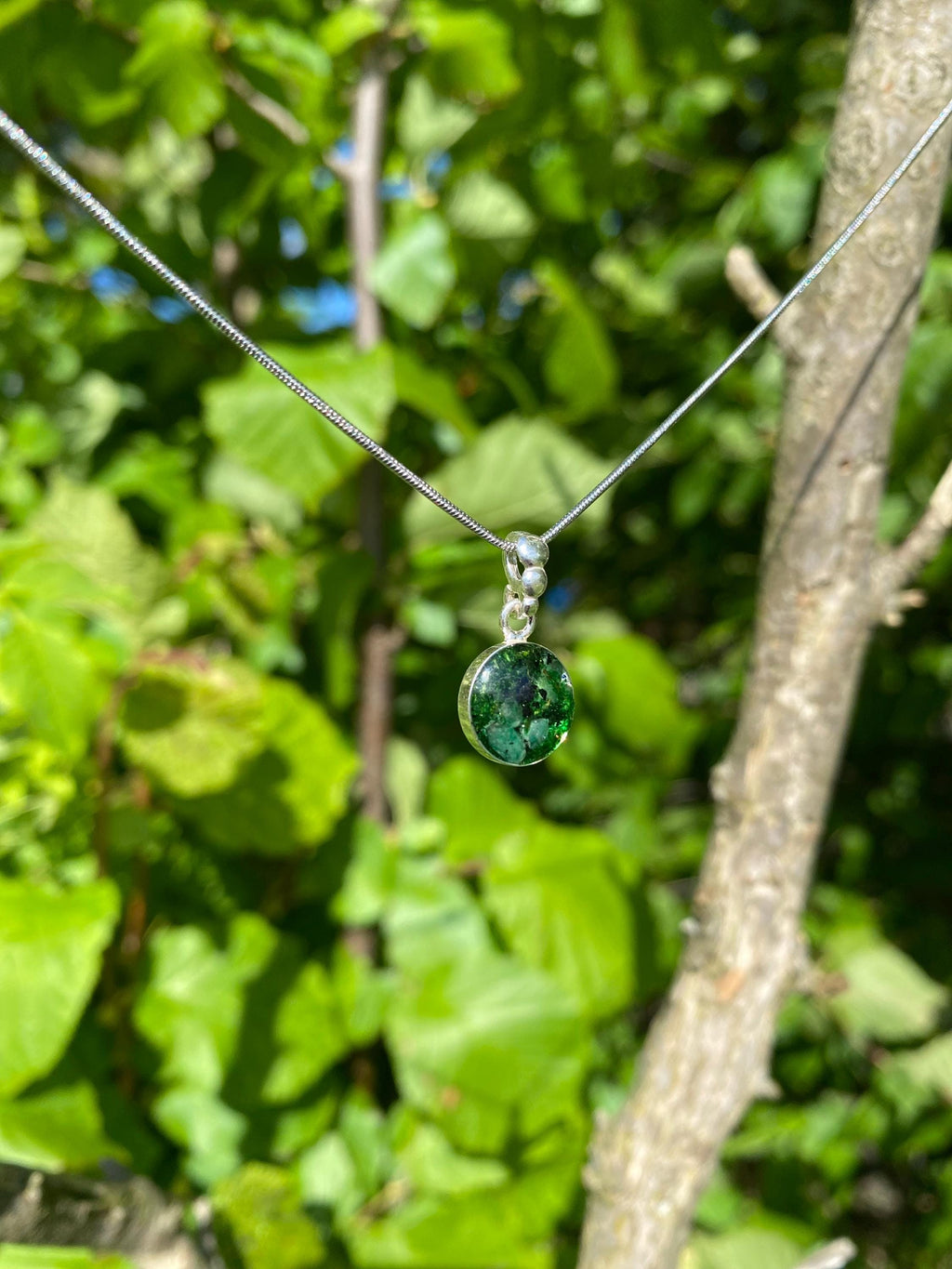 925 Silber Anhänger mit echtem Moos, Smaragd & Bergkristall – handgemachter Schmuck – spirituelles Amulett – Geschenkidee