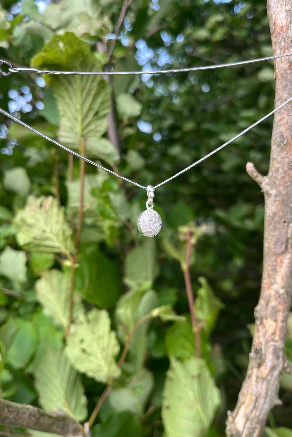 925 Sterling Silber Anhänger | Mit Kunstharz und Blattsilber | Kristallamulett | Von Hand gefertigt | 10mm