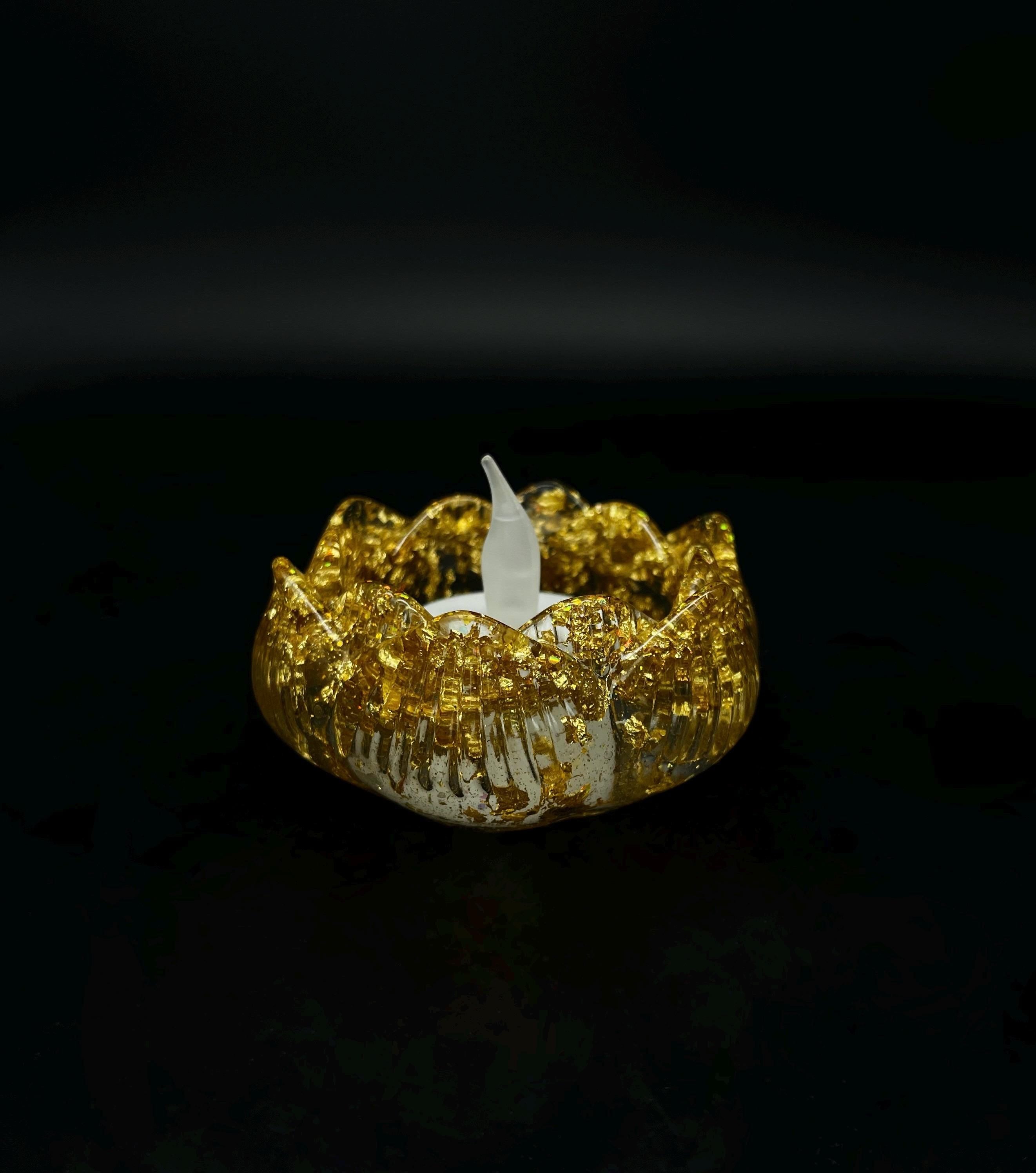 Lotusblume Kerzenhalter in Gold von Hand hergestellt aus Kunstharz Blattgold / nach Absprache farblich variabel