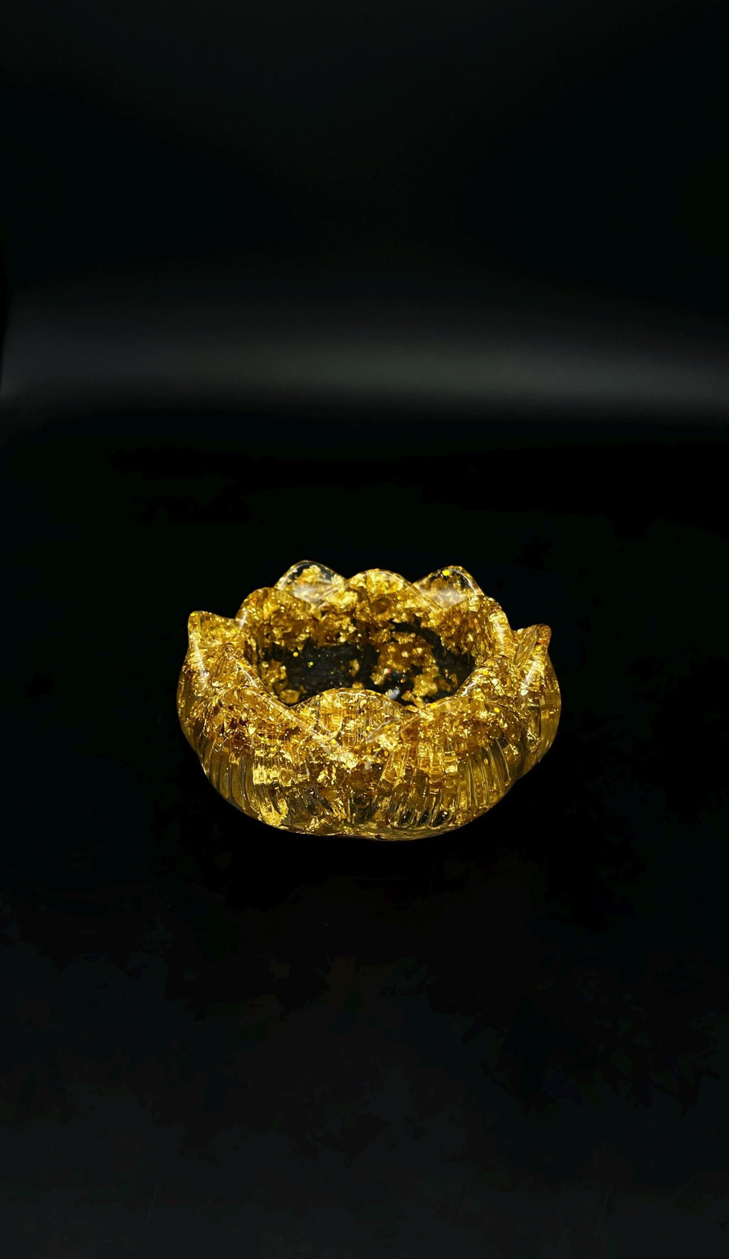 Lotusblume Kerzenhalter in Gold von Hand hergestellt aus Kunstharz Blattgold / nach Absprache farblich variabel