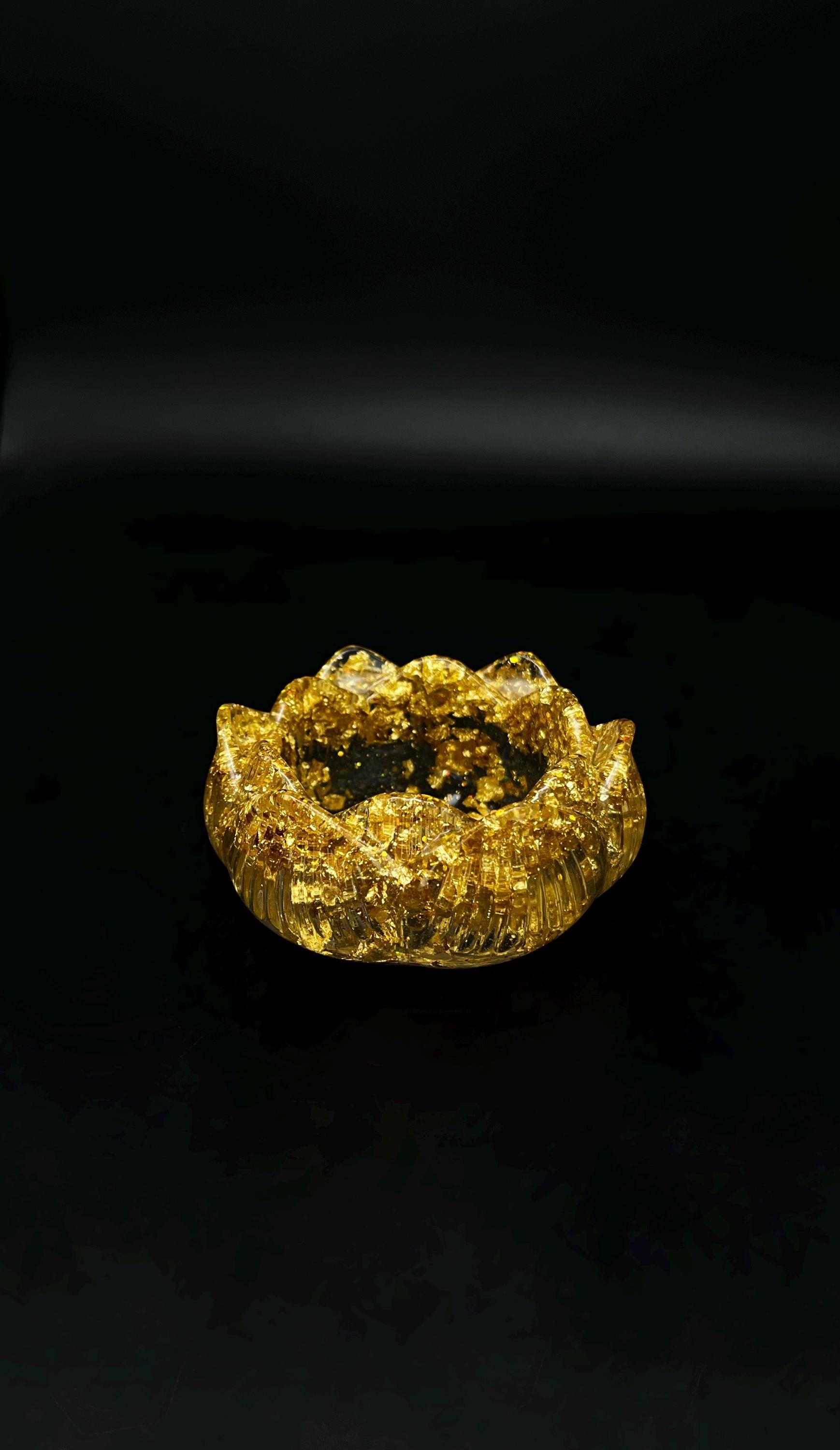 Lotusblume Kerzenhalter in Gold von Hand hergestellt aus Kunstharz Blattgold / nach Absprache farblich variabel