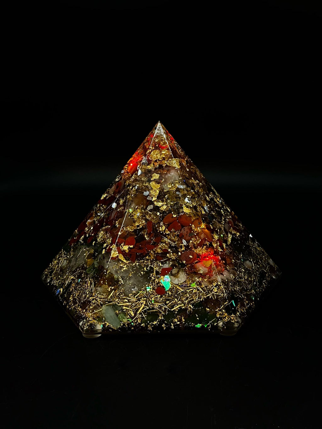 Lichtpyramide Weihnachten | Handgemachte Energiepyramide mit Bergkristall & integrierter Leuchtfunktion mit Batteriefach Orgonit Pyramide