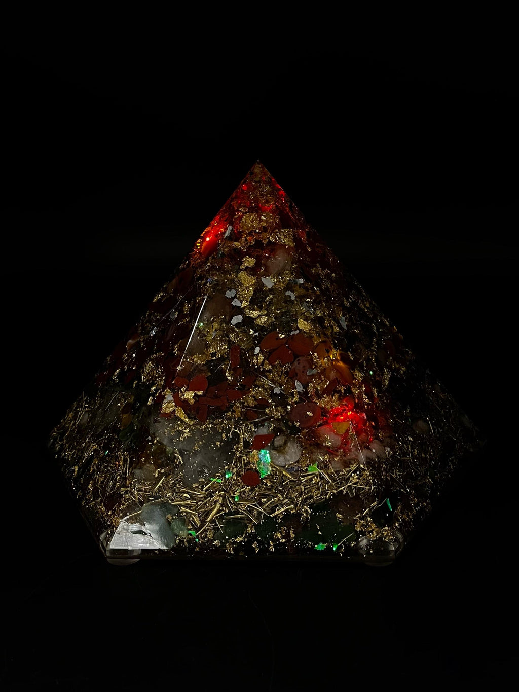 Lichtpyramide Weihnachten | Handgemachte Energiepyramide mit Bergkristall & integrierter Leuchtfunktion mit Batteriefach Orgonit Pyramide