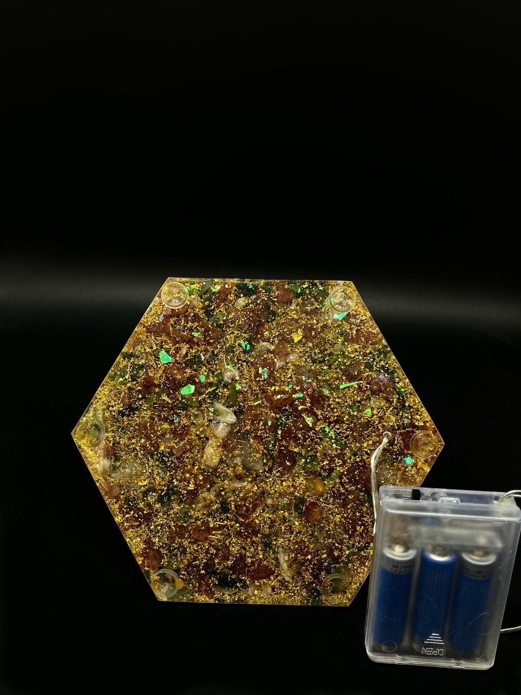 Lichtpyramide Weihnachten | Handgemachte Energiepyramide mit Bergkristall & integrierter Leuchtfunktion mit Batteriefach Orgonit Pyramide