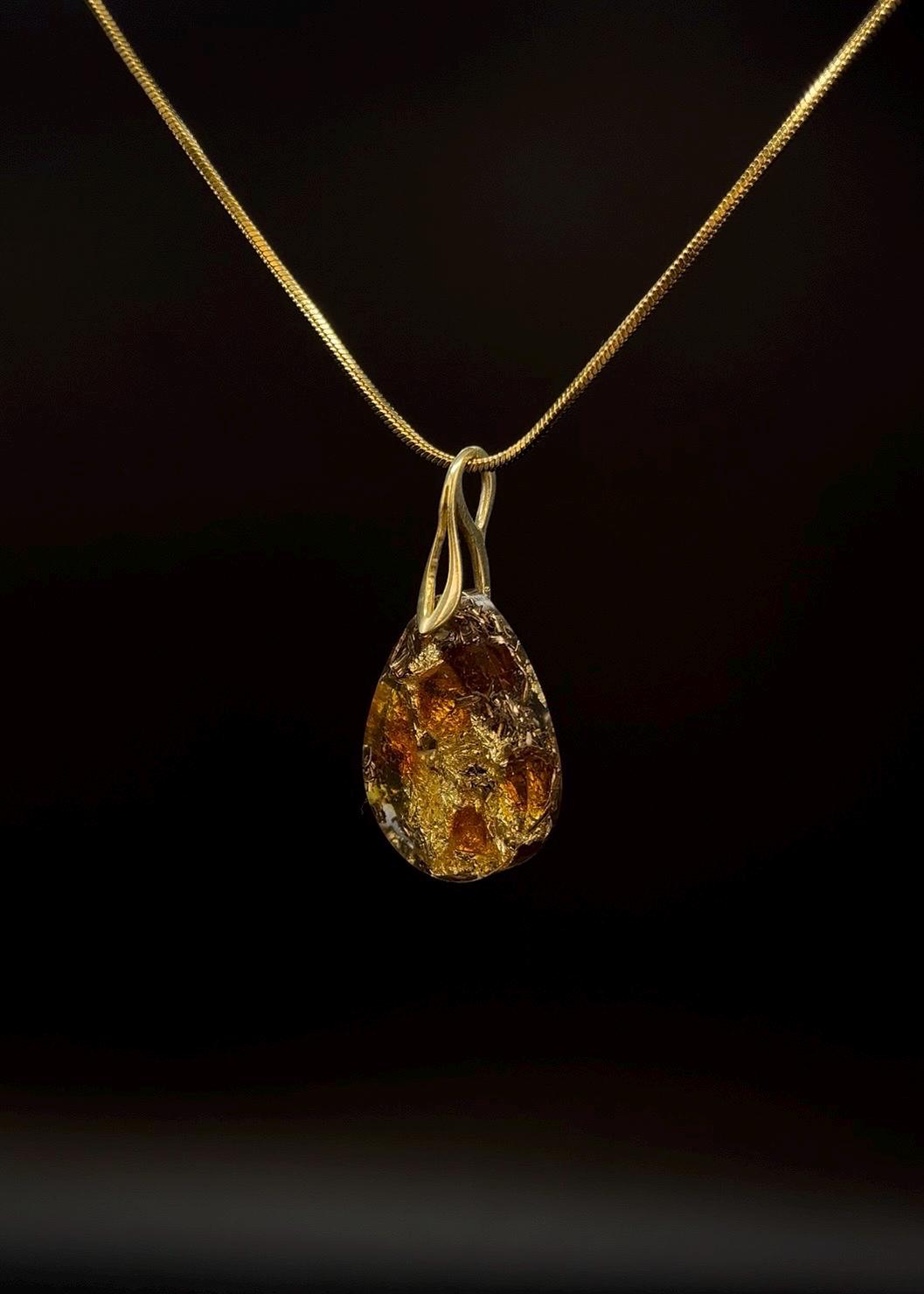 Bernstein Anhänger mit vergoldetem 925 Sterling Silber und Blattgold | Orgonit Amulett in Tropfenform | Weihnachtsgeschenk