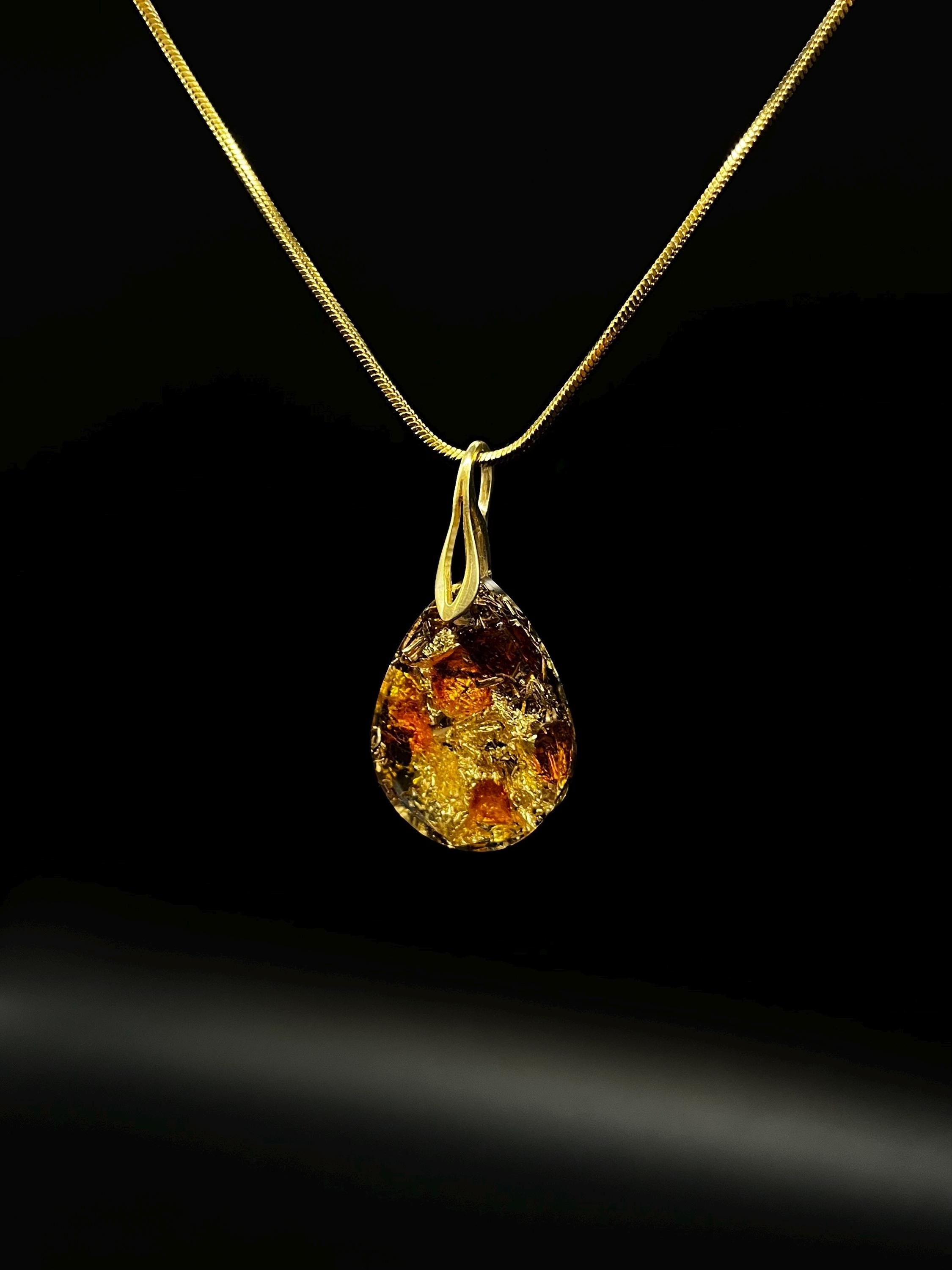 Bernstein Anhänger mit vergoldetem 925 Sterling Silber und Blattgold | Orgonit Amulett in Tropfenform | Weihnachtsgeschenk