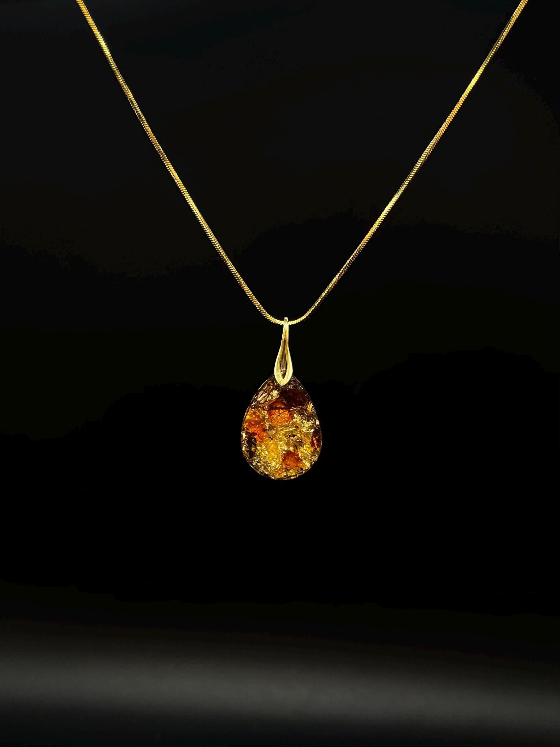 Bernstein Anhänger mit vergoldetem 925 Sterling Silber und Blattgold | Orgonit Amulett in Tropfenform | Weihnachtsgeschenk
