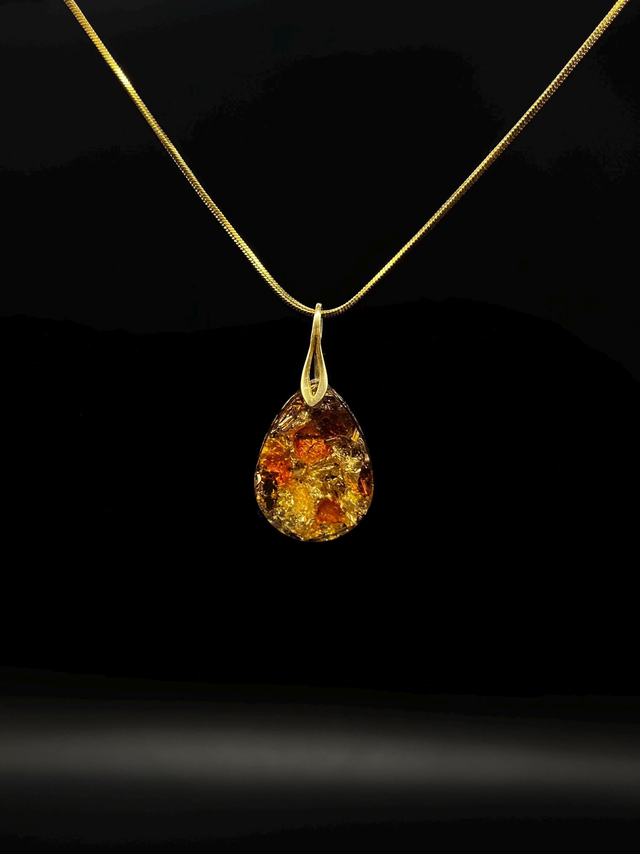 Bernstein Anhänger mit vergoldetem 925 Sterling Silber und Blattgold | Orgonit Amulett in Tropfenform | Weihnachtsgeschenk