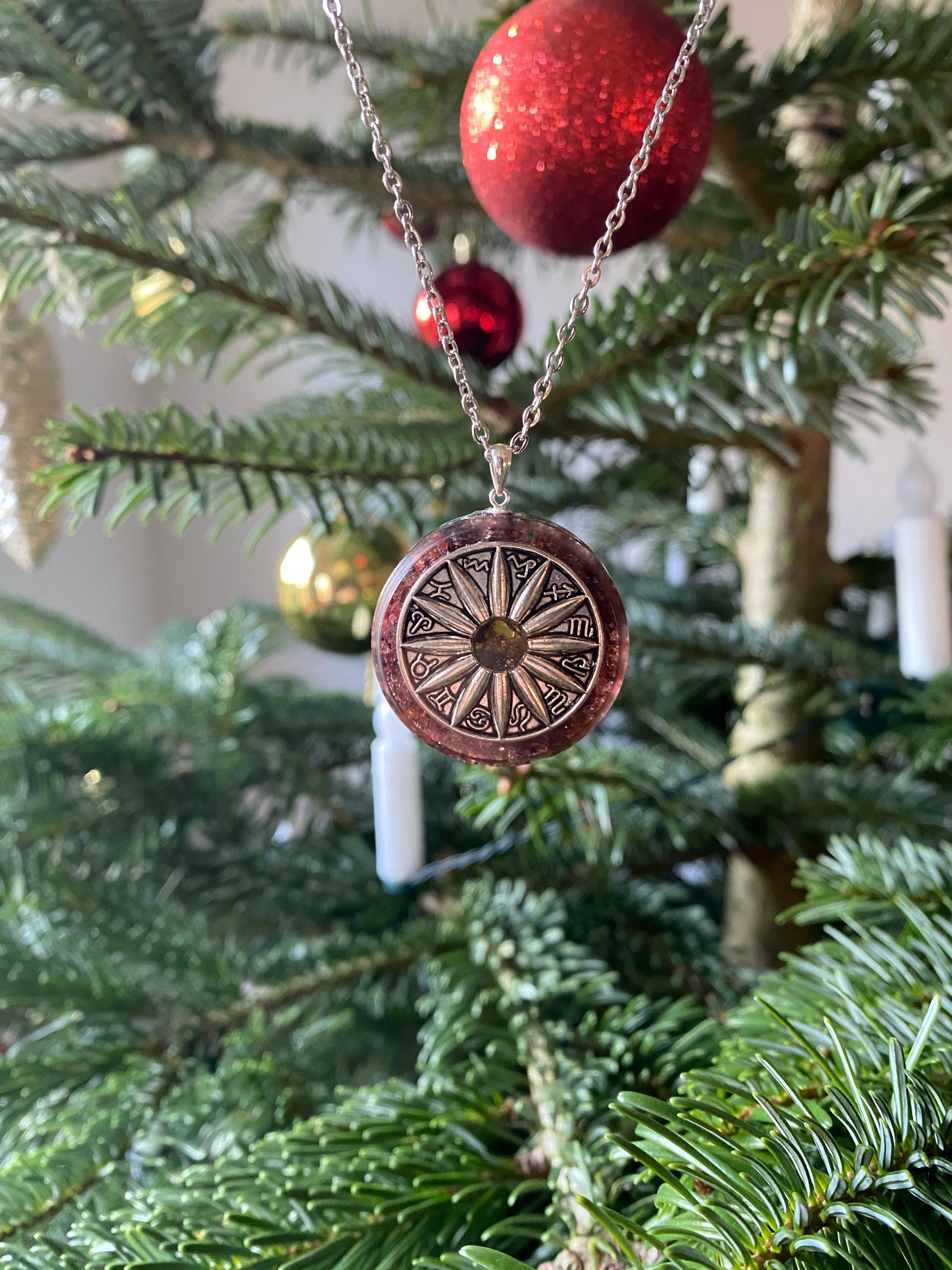 Sternzeichen Orgonit Amulett mit Muskovit und Silizium | Sternzeichen Anhänger | Astrologie Kettenanhänger aus Kristallen von Hand gemacht