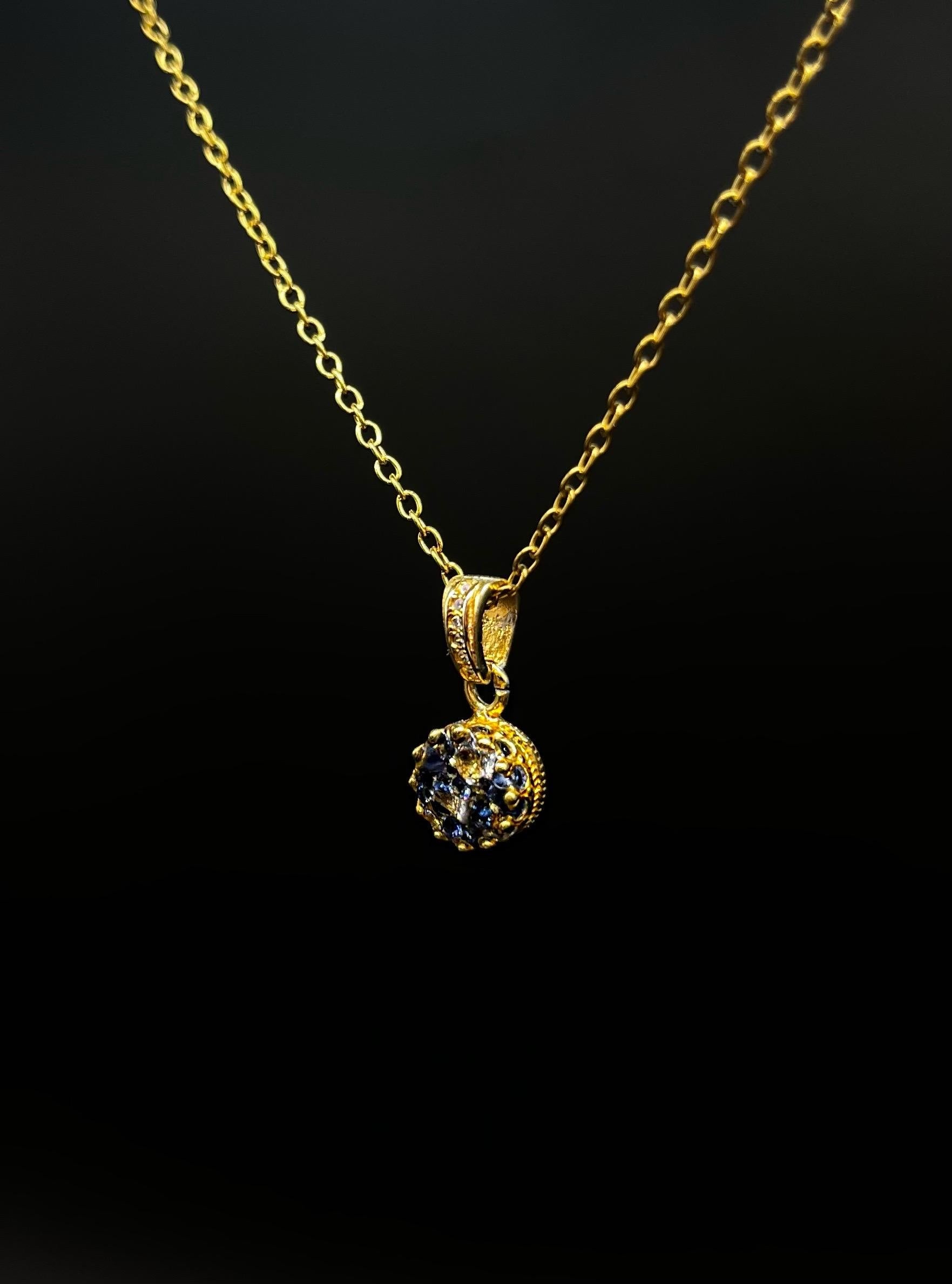 Königlicher Goldanhänger mit Tansanit Brillianten und Diamanten in Epoxidharz – edel, einzigartig & handgefertigt (8 mm)