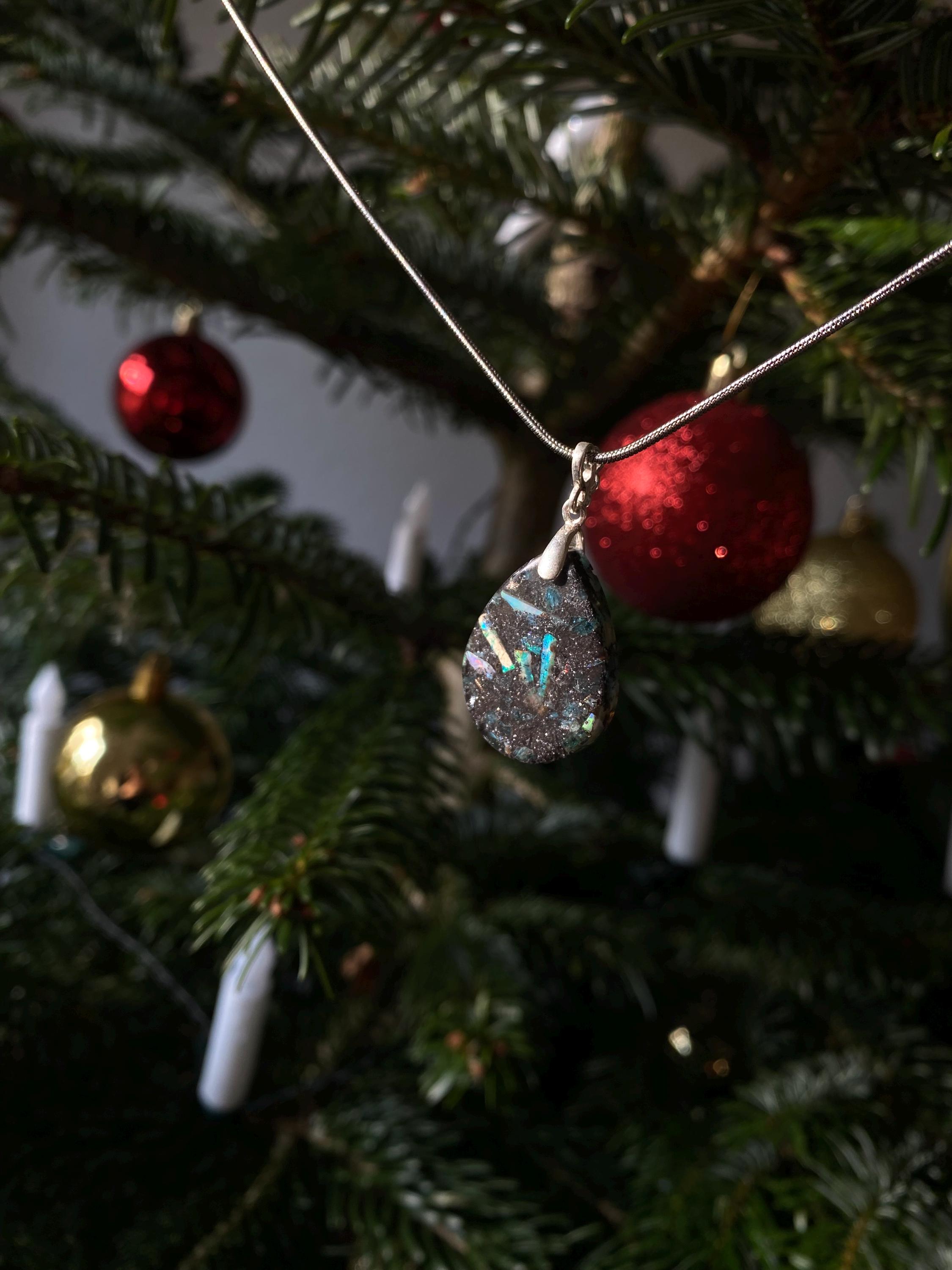 Opal Anhänger mit 925 Sterling Silber | Orgonit Amulett in Tropfenform | Edles Weihnachtsgeschenk von Hand gefertigt
