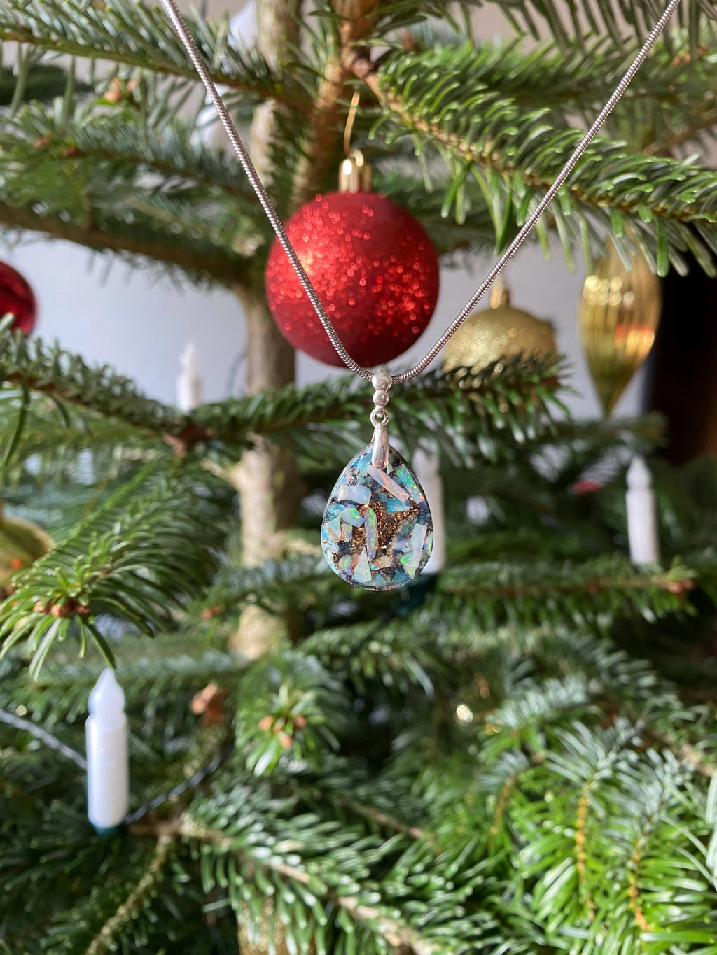 Opal Anhänger mit 925 Sterling Silber | Orgonit Amulett in Tropfenform | Edles Weihnachtsgeschenk von Hand gefertigt