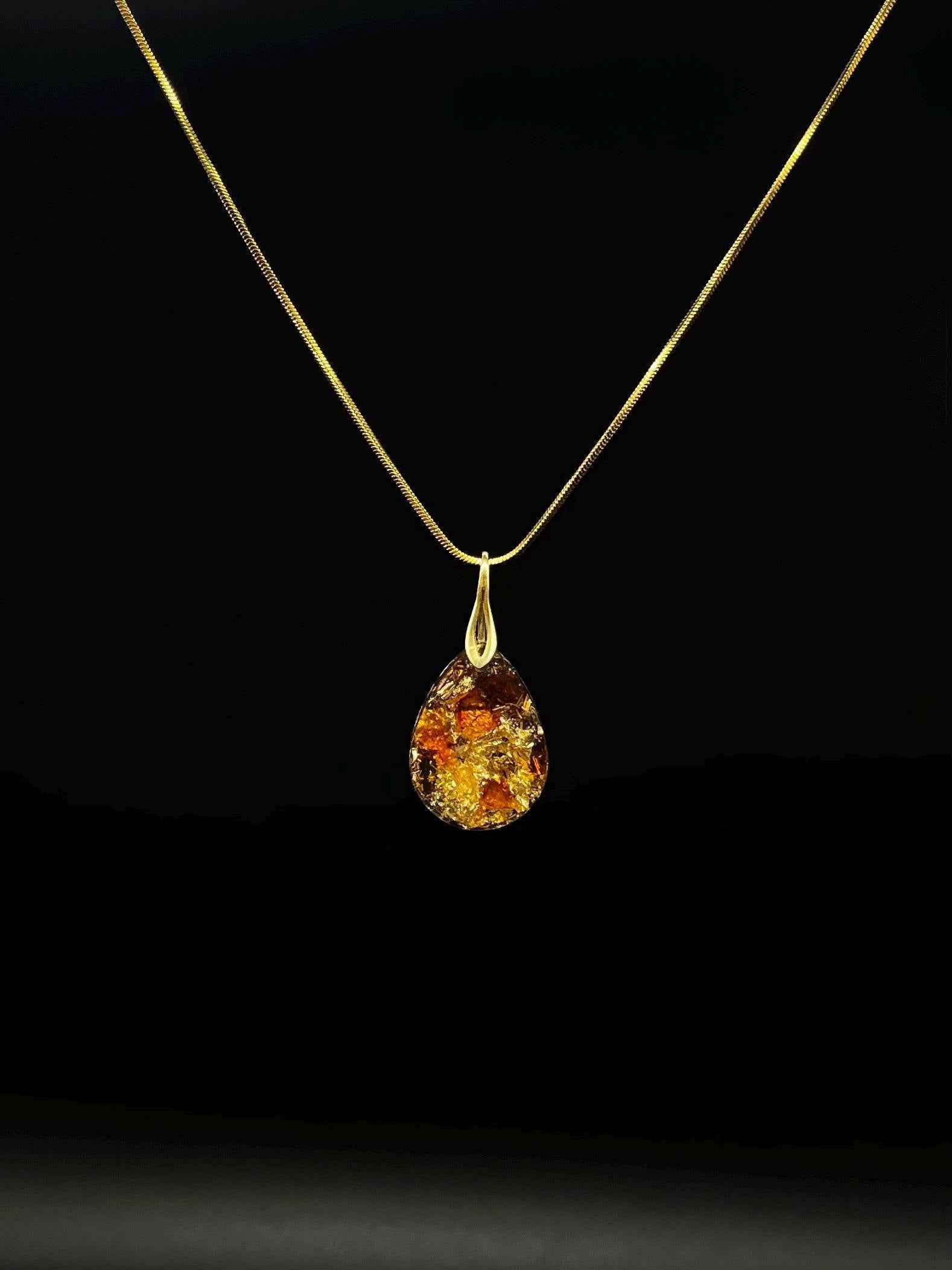 Bernstein Anhänger mit vergoldetem 925 Sterling Silber und Blattgold | Orgonit Amulett in Tropfenform | Weihnachtsgeschenk