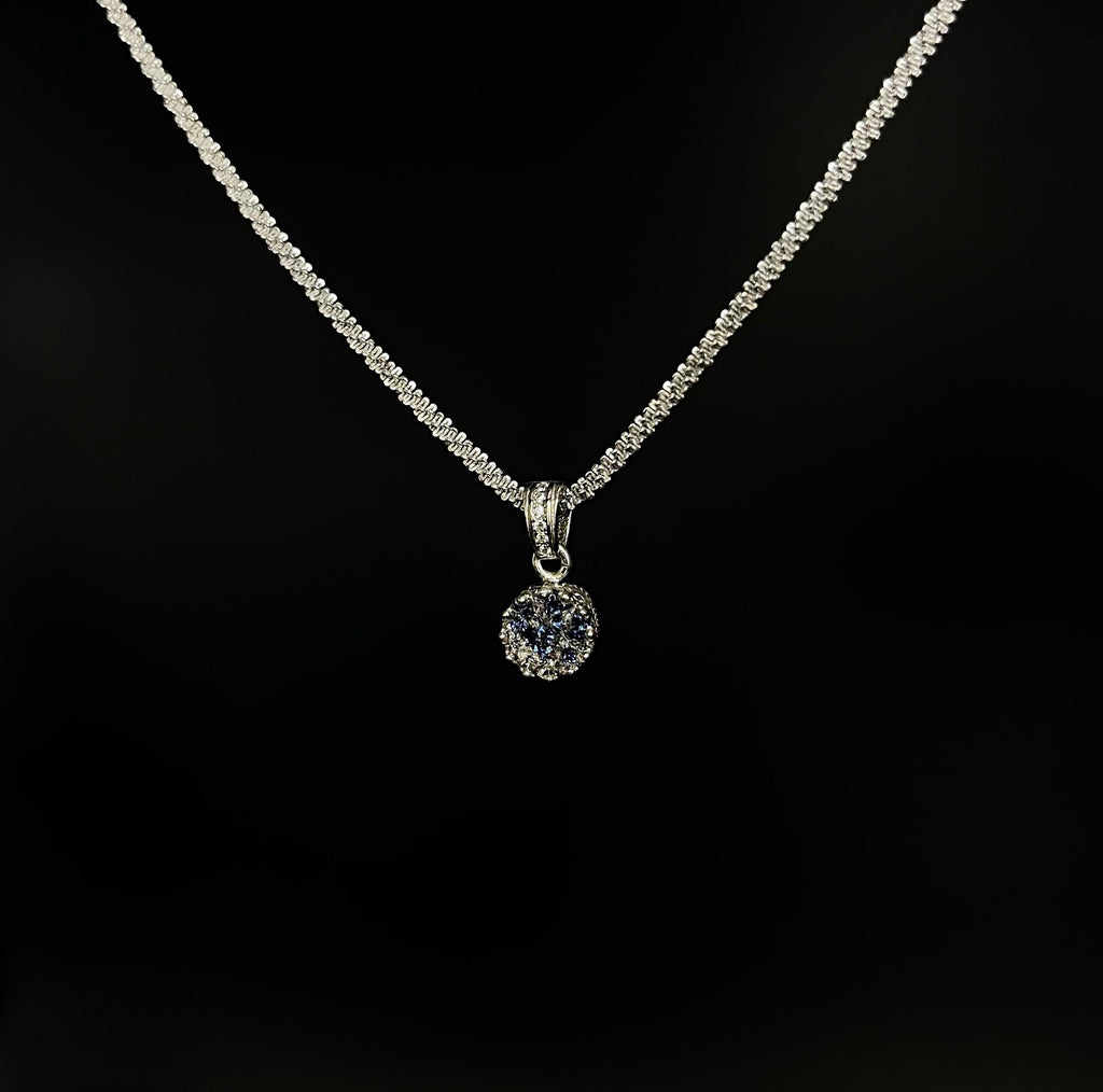 Königlicher Kronenanhänger mit Tansanit Brillianten und Diamanten in Epoxidharz – edel, einzigartig & handgefertigt (8 mm)