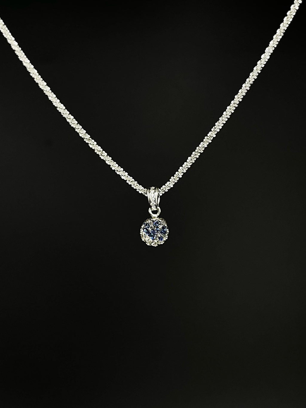 Königlicher Kronenanhänger mit Tansanit Brillianten und Diamanten in Epoxidharz – edel, einzigartig & handgefertigt (8 mm)