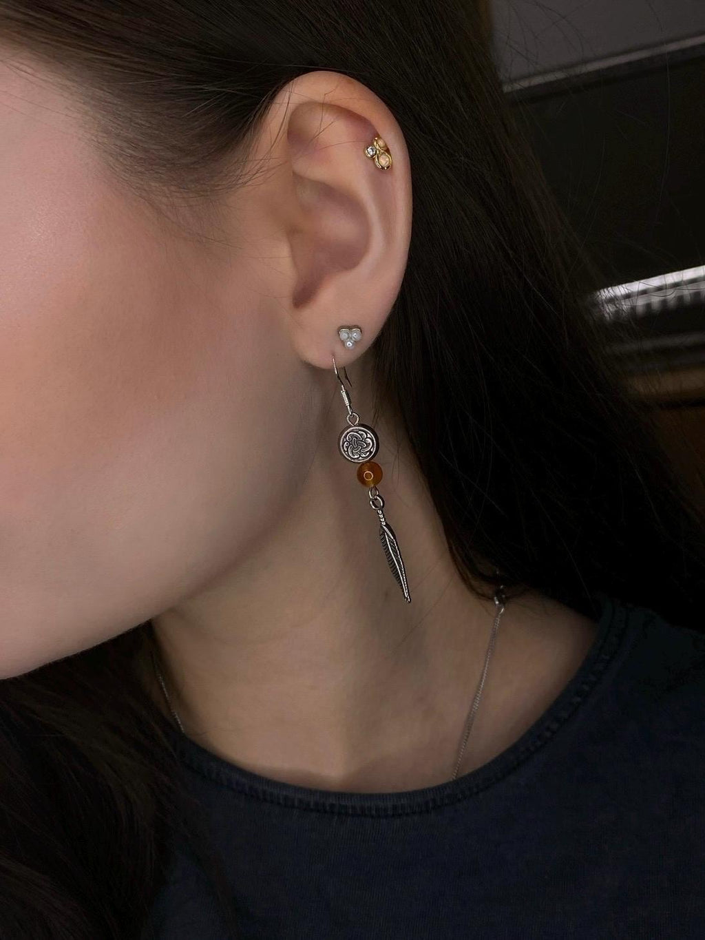Keltisches Ohrringpaar mit Karneol Edelsteinperle | Feder | Aus 925 Sterling Silber von Hand gefertigt