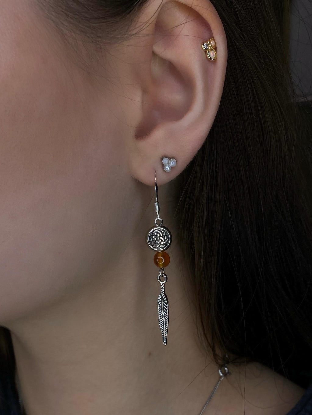 Keltisches Ohrringpaar mit Karneol Edelsteinperle | Feder | Aus 925 Sterling Silber von Hand gefertigt