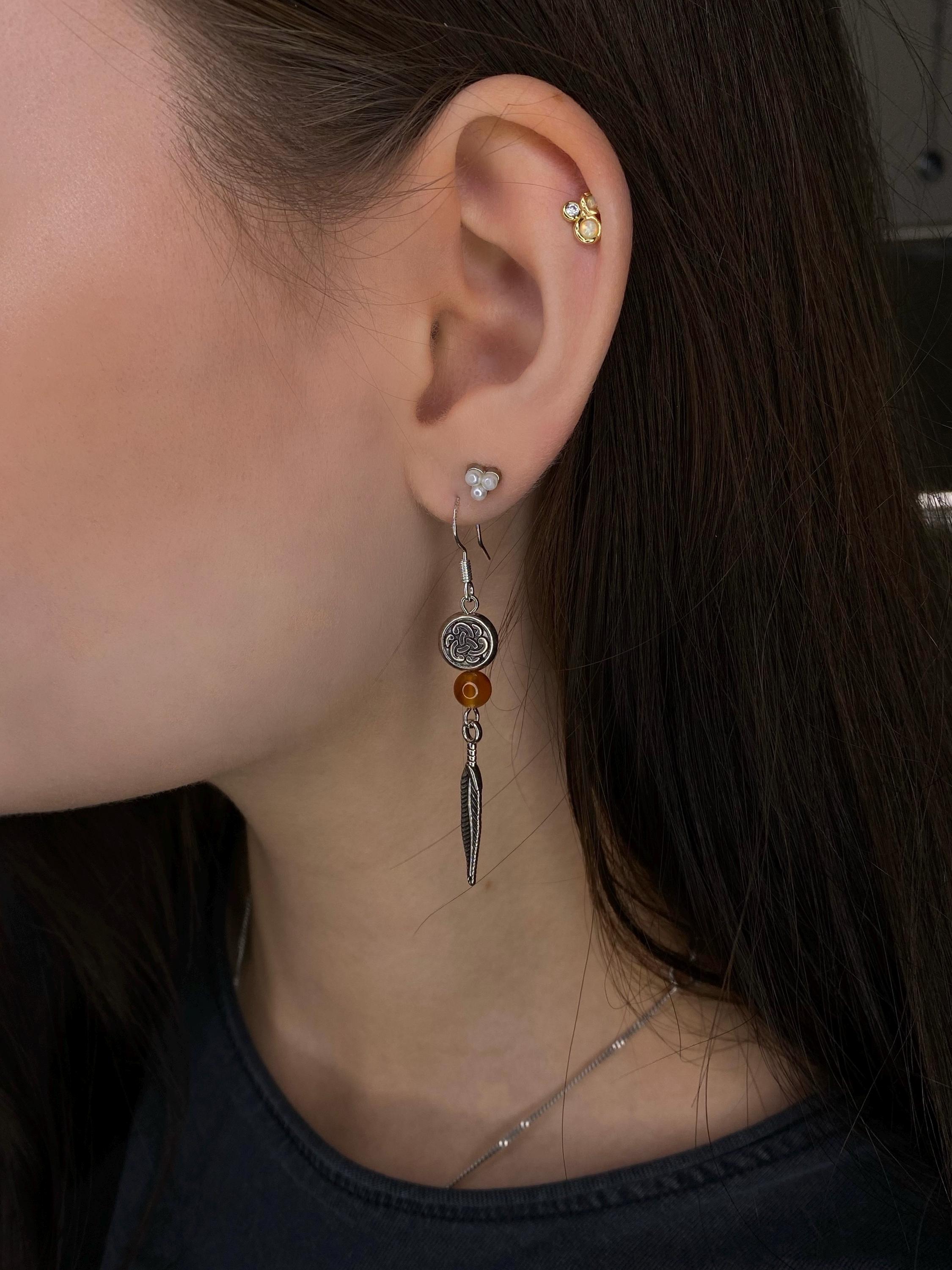 Keltisches Ohrringpaar mit Karneol Edelsteinperle | Feder | Aus 925 Sterling Silber von Hand gefertigt