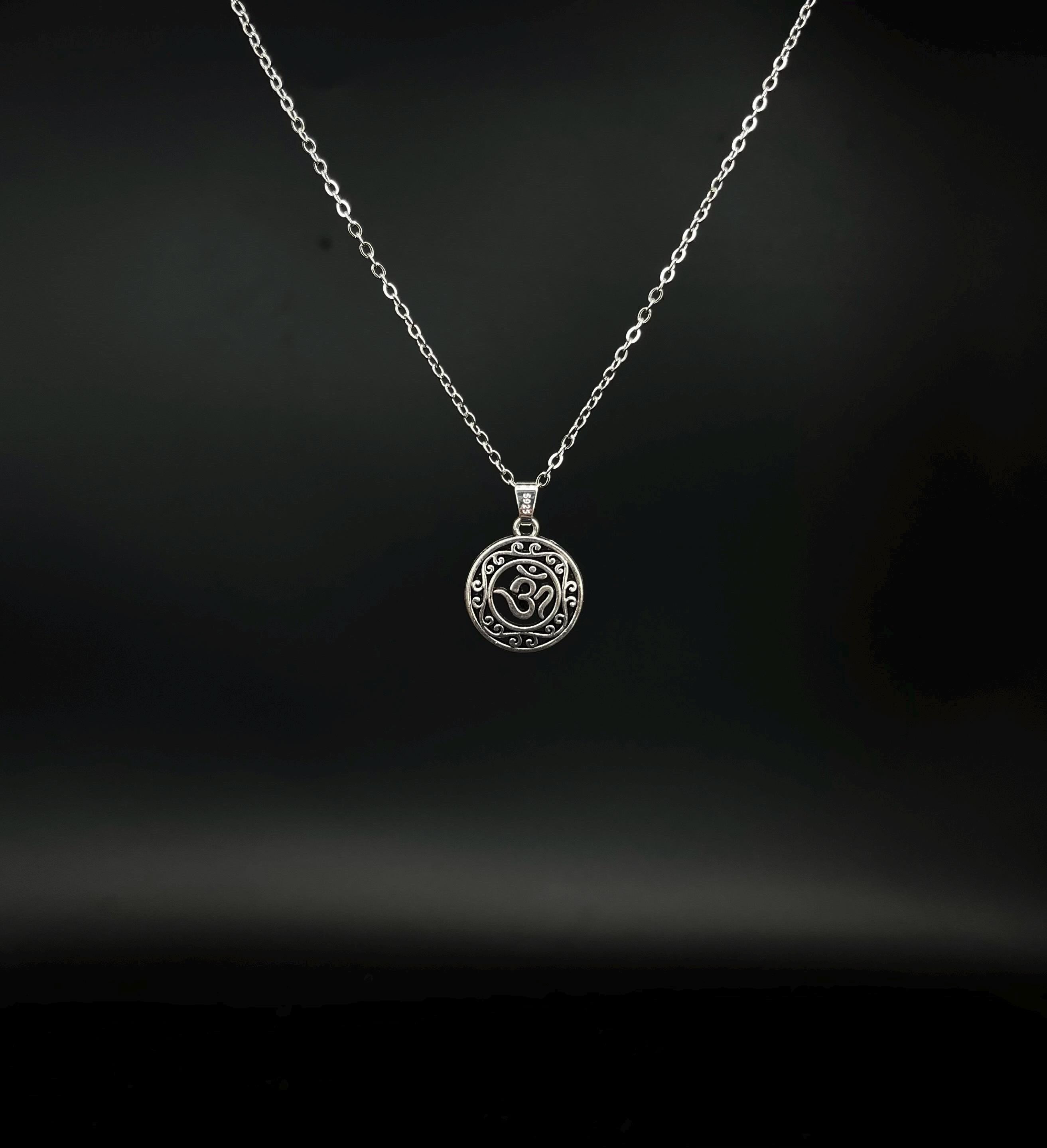 Om Anhänger 925 Silber | Spirituelle Halskette Yoga Meditation | AUM Symbol Schmuck | Buddhistischer Glücksanhänger | Achtsamkeit