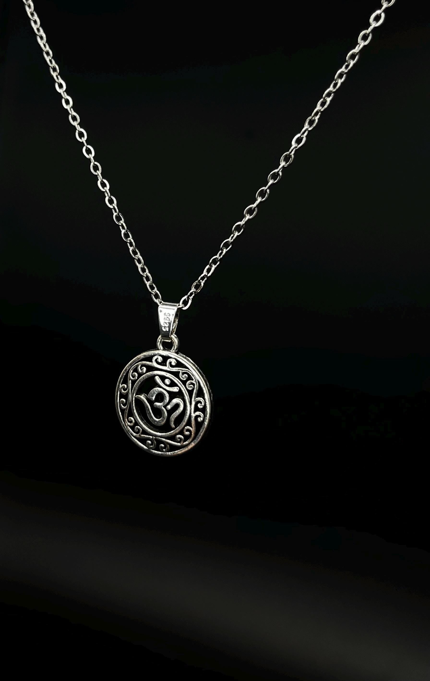 Om Anhänger 925 Silber | Spirituelle Halskette Yoga Meditation | AUM Symbol Schmuck | Buddhistischer Glücksanhänger | Achtsamkeit