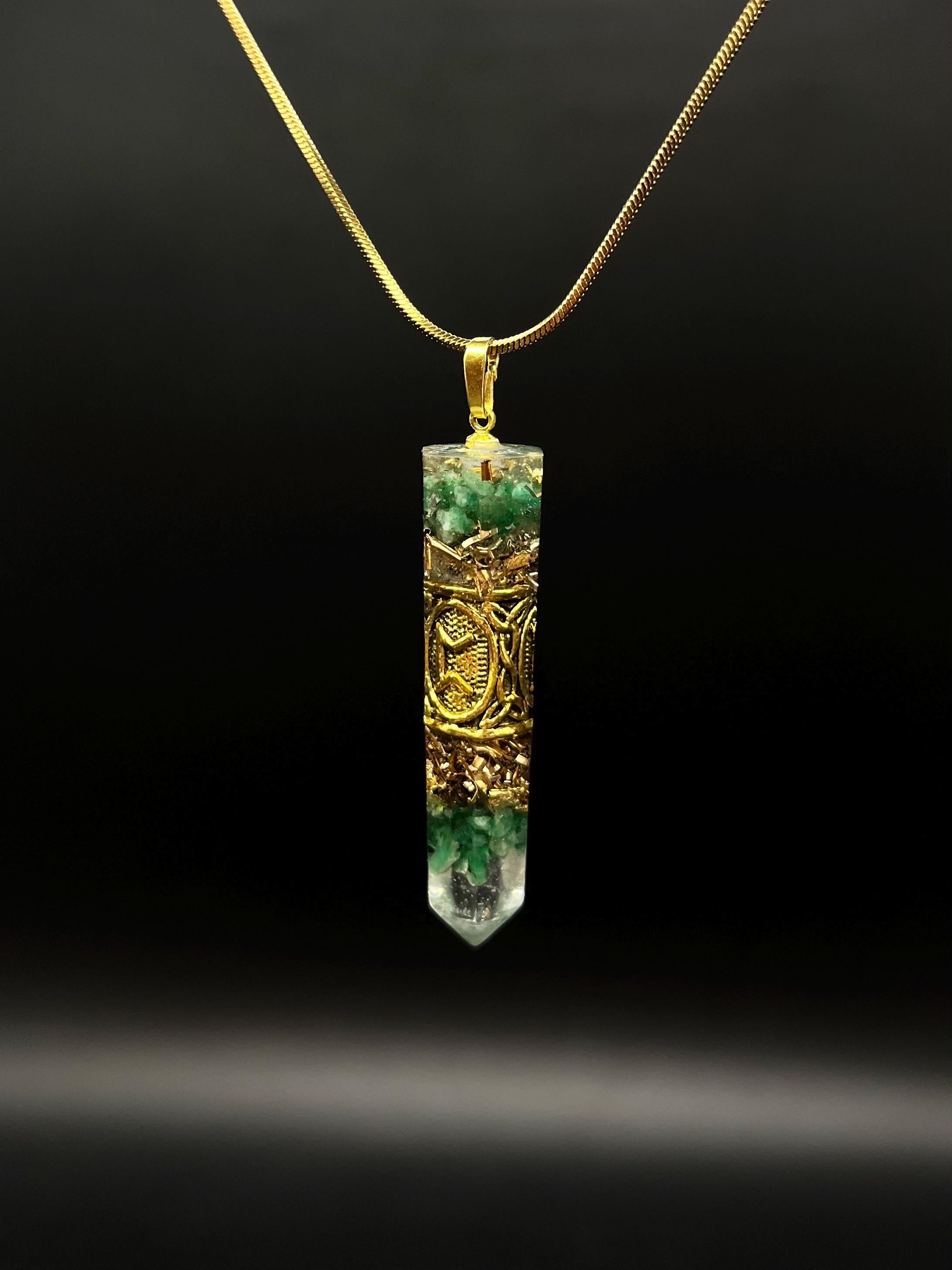 Smaragd Runen Amulett Orgonit Anhänger Mittelalter Schmuck aus echtem Smaragd für Gleichgewicht und emotionale Stabilität | Wikinger Schmuck