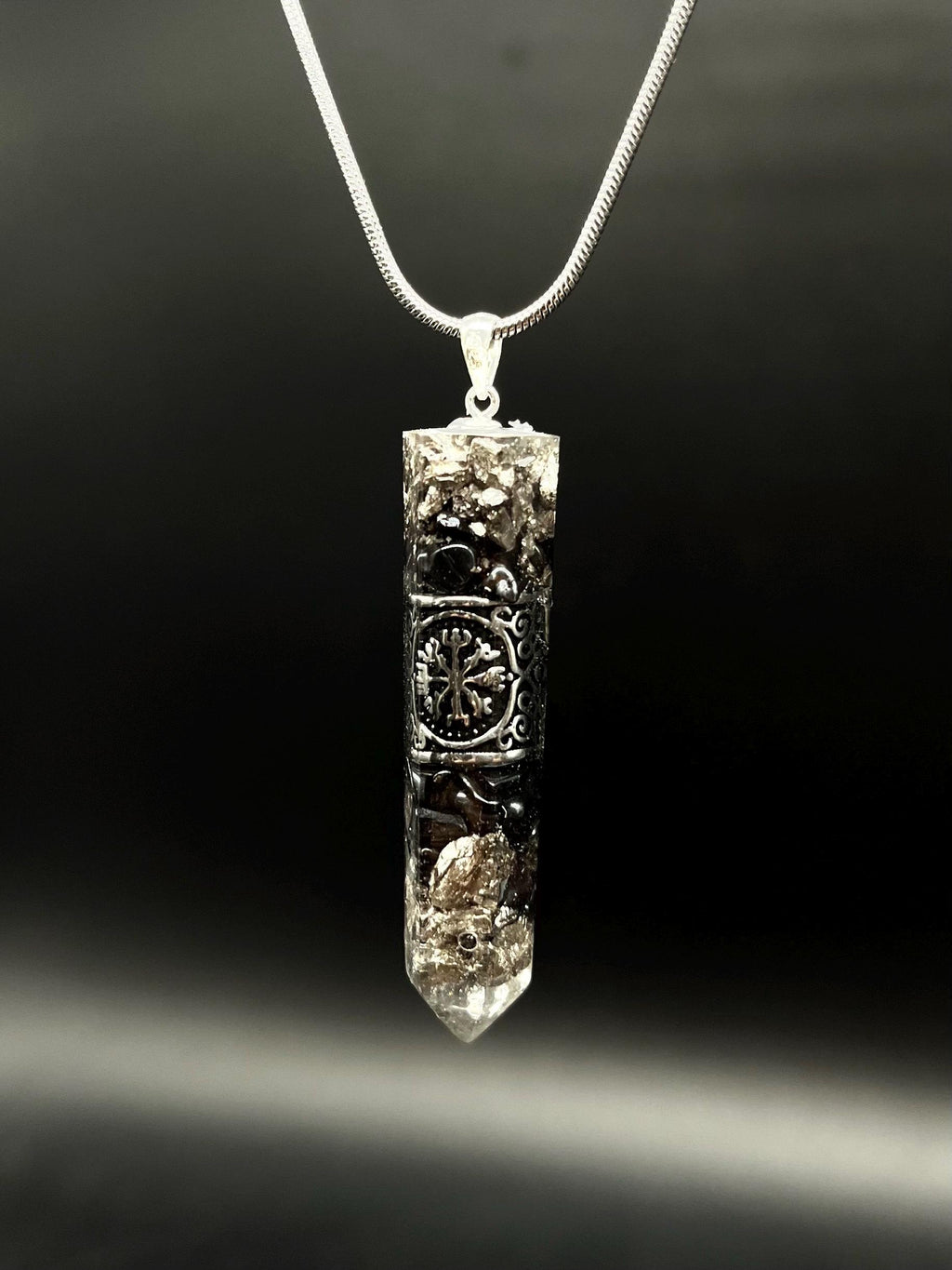 Vegvísir Orgonit Amulett – Hämatit, Bergkristall & Silber für Schutz, Erdung, Orientierung und Führung | Schutzamulett und Wikingerschmuck