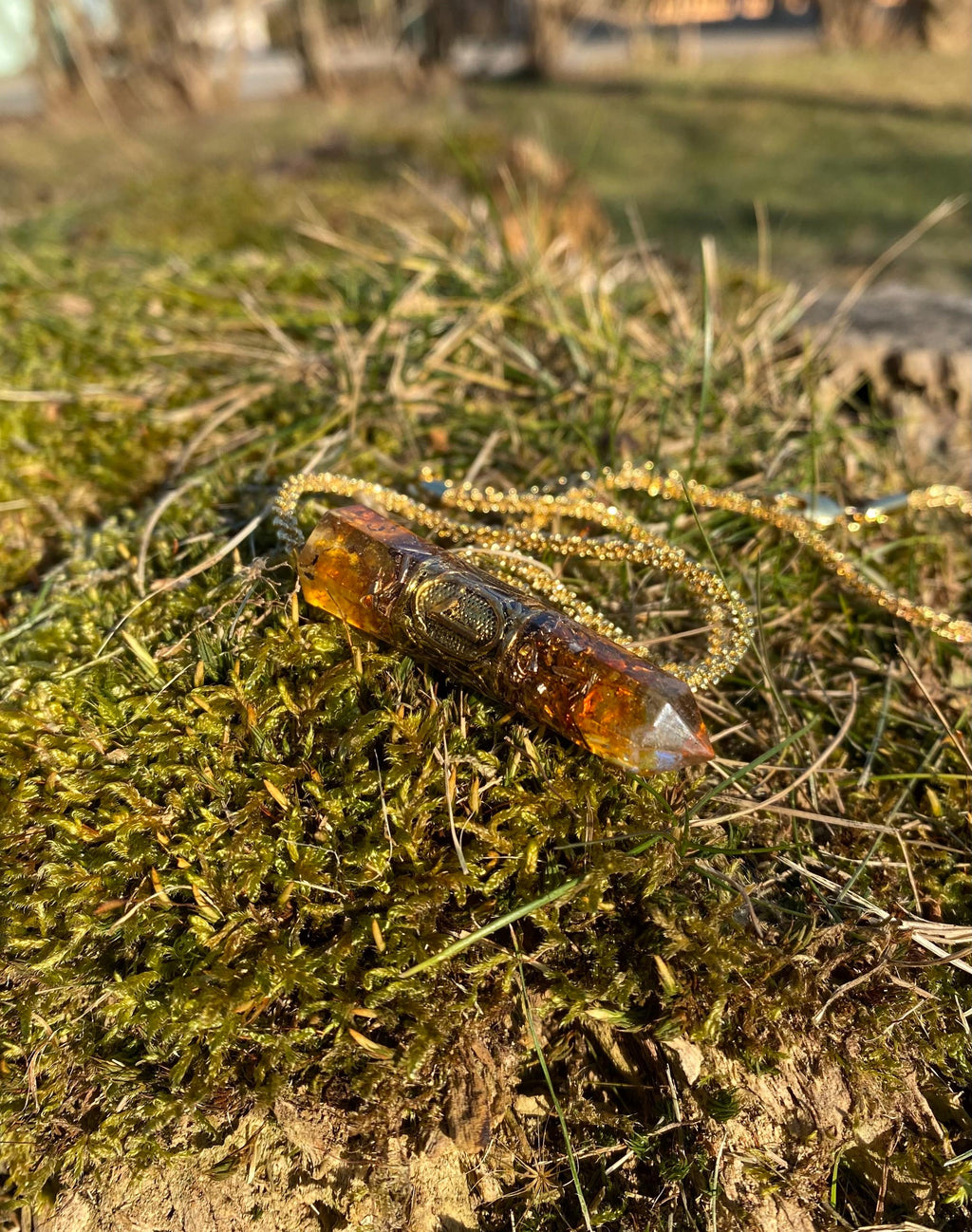 Bernstein Runen Amulett Orgonit Anhänger Mittelalter Schmuck aus echtem Bernstein für Schutz vor negativen Energien | Goldenes Schutzamulett