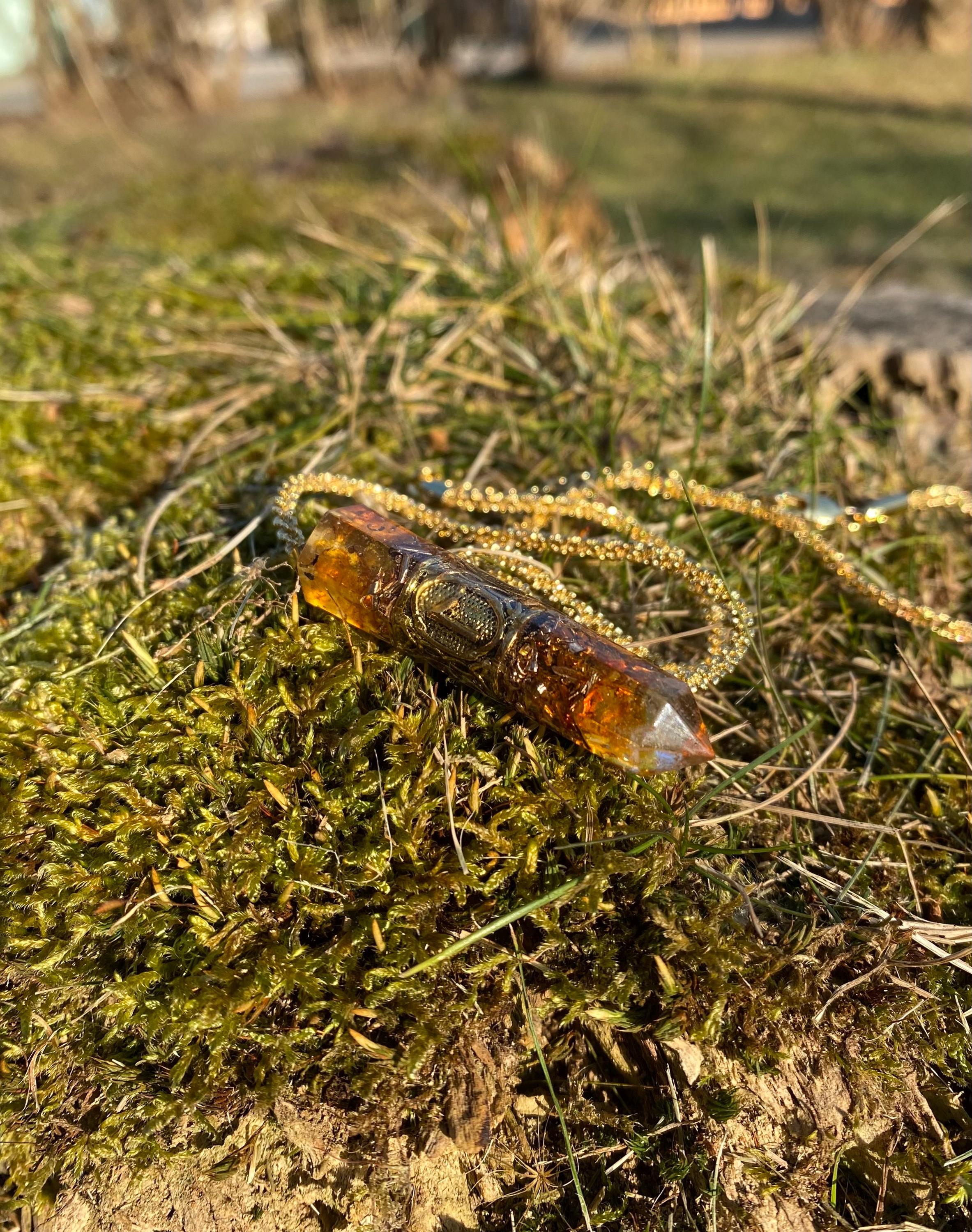 Bernstein Runen Amulett Orgonit Anhänger Mittelalter Schmuck aus echtem Bernstein für Schutz vor negativen Energien | Goldenes Schutzamulett