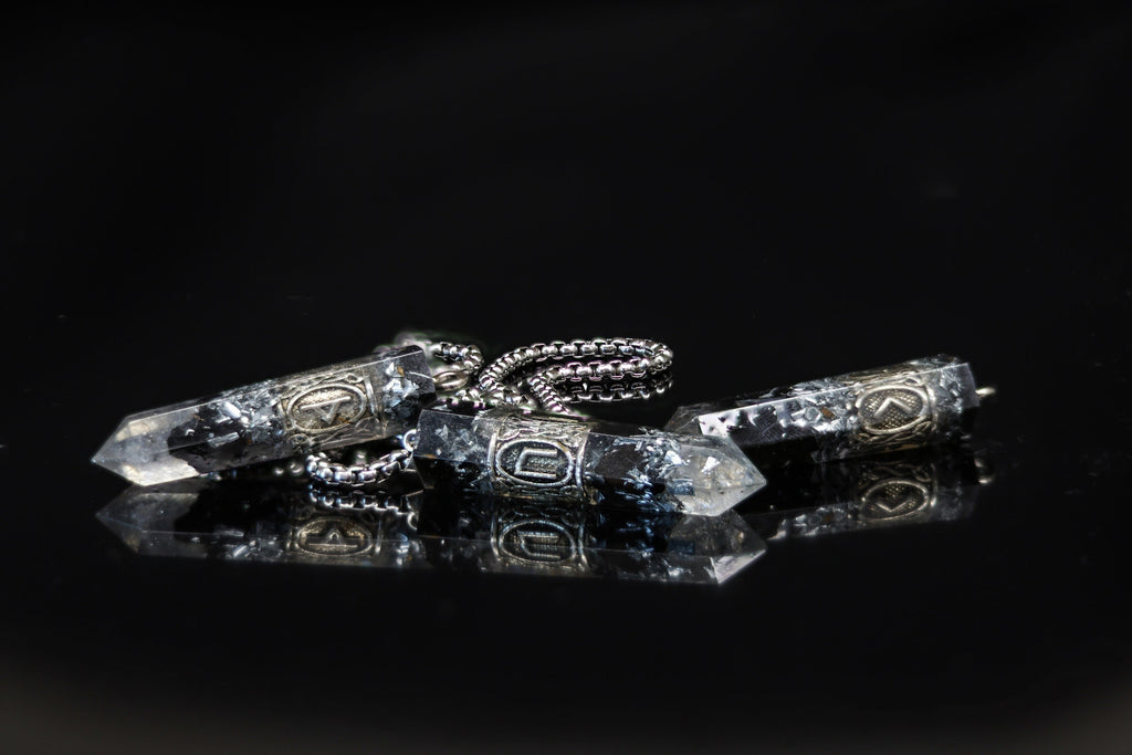 Esoterisches Runen Amulett Orgonit Anhänger Mittelalter Schmuck aus schwarzem Turmalin für Schutz vor negativen Energien