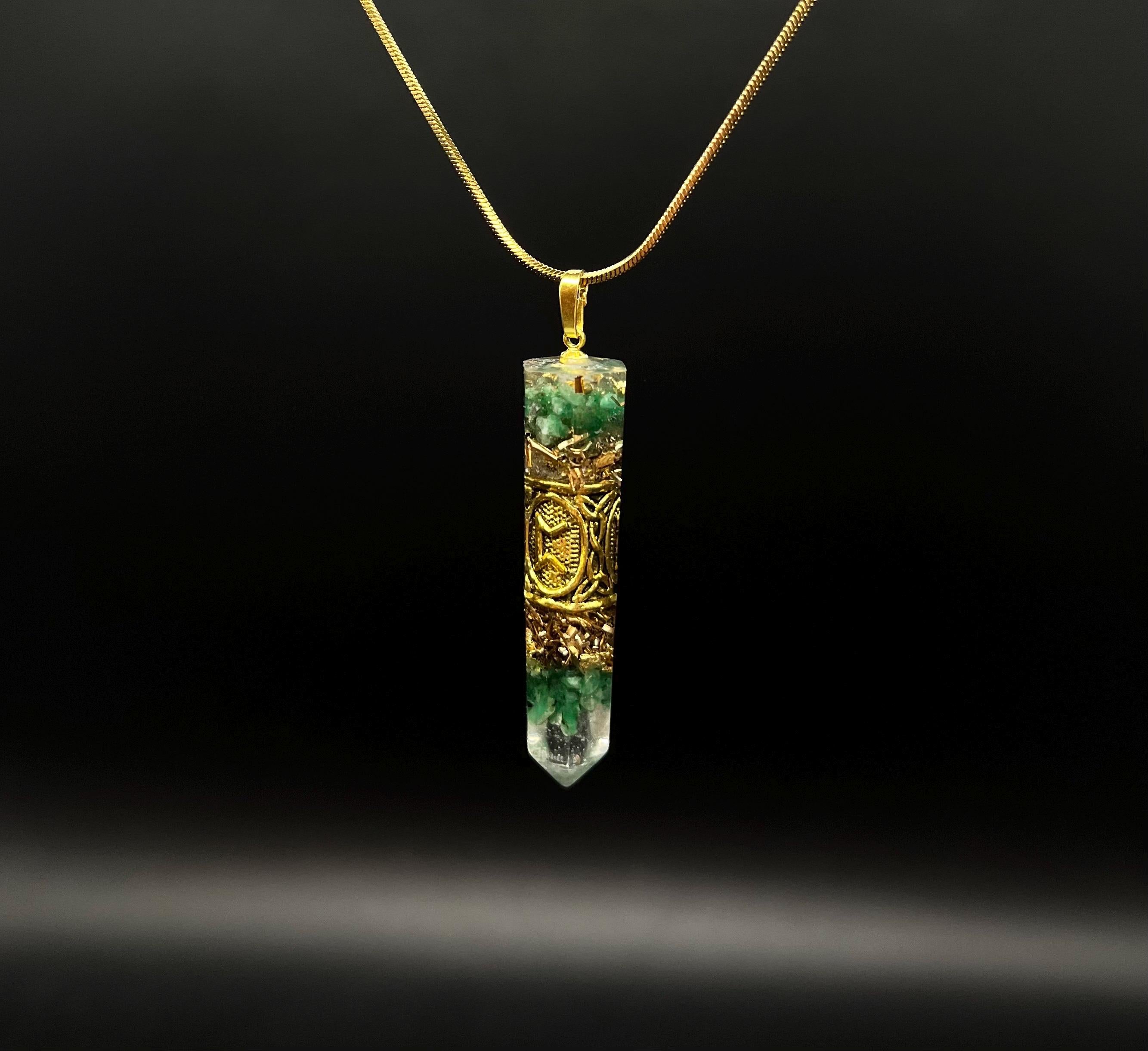 Smaragd Runen Amulett Orgonit Anhänger Mittelalter Schmuck aus echtem Smaragd für Gleichgewicht und emotionale Stabilität | Wikinger Schmuck