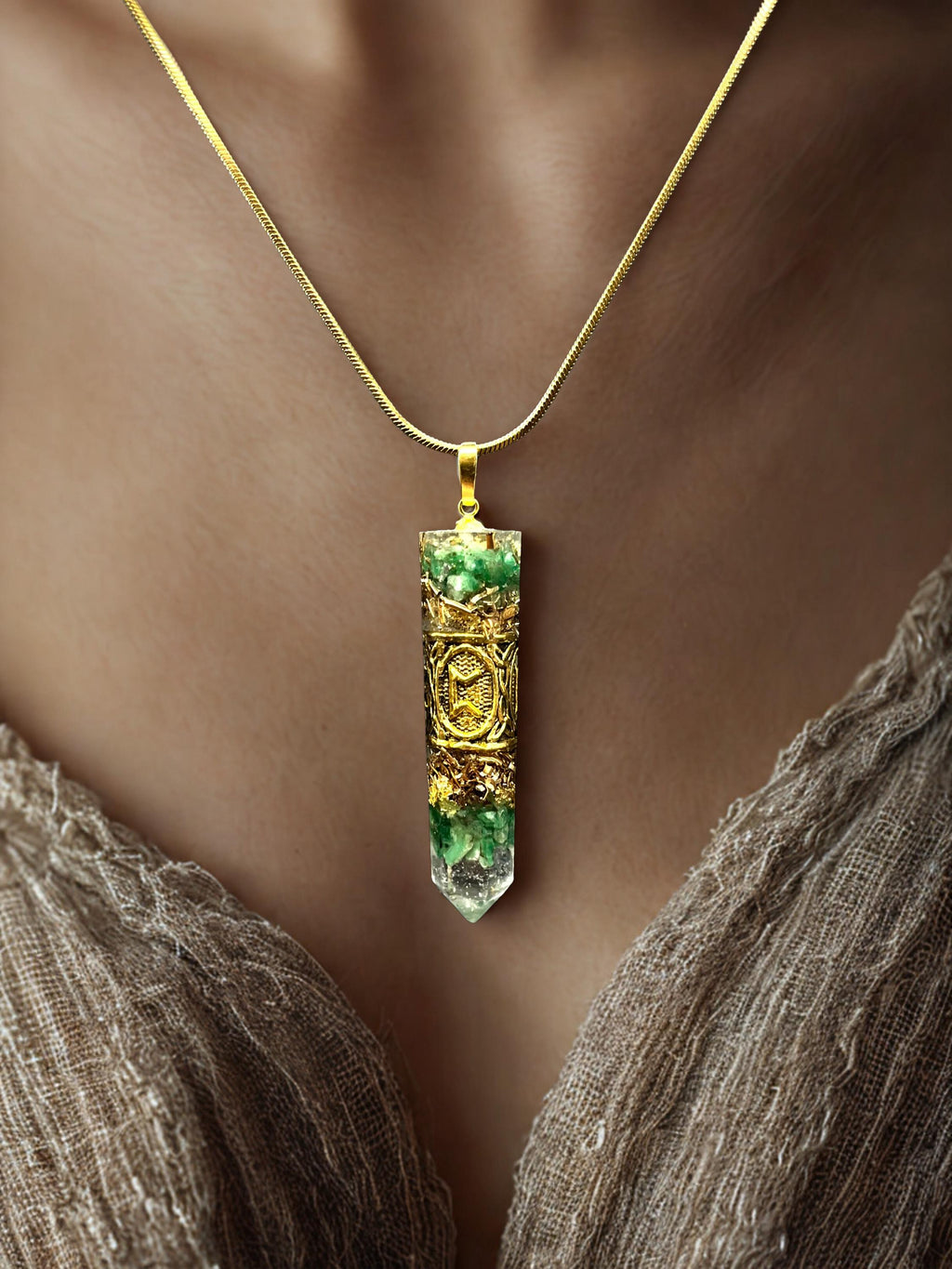 Smaragd Runen Amulett Orgonit Anhänger Mittelalter Schmuck aus echtem Smaragd für Gleichgewicht und emotionale Stabilität | Wikinger Schmuck