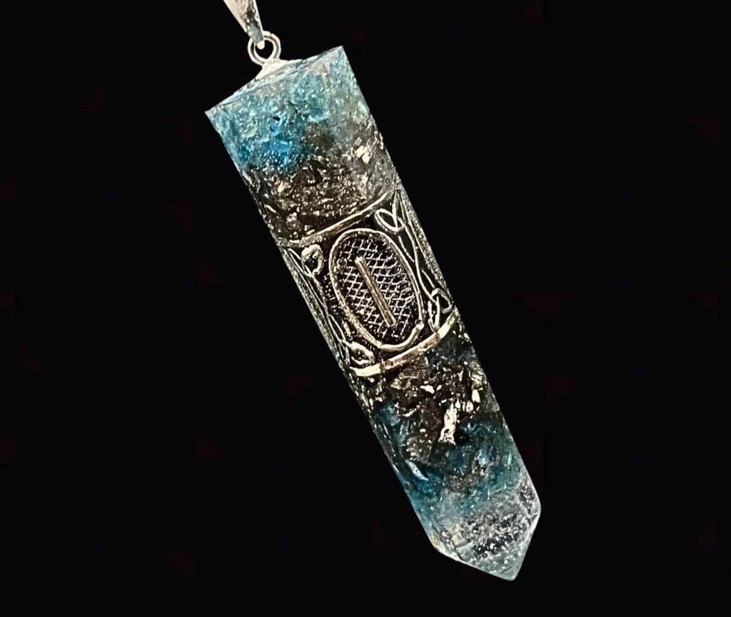 Wikinger Runen Amulett Orgonit Anhänger Mittelalter Schmuck mit blauem Apatit für Selbstausdruck und Klarheit