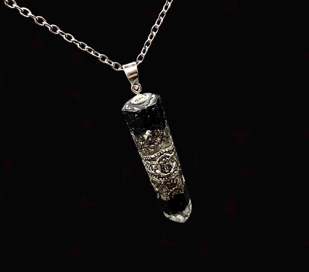 5G Strahlenschutz Runen Anhänger  | Nordisches Futhark Orgonit Amulett | Handgefertigter Mittelalter Schmuck mit Schungit & Bergkristall