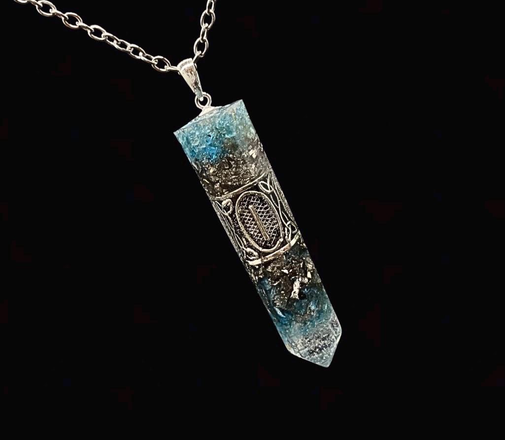 Wikinger Runen Amulett Orgonit Anhänger Mittelalter Schmuck mit blauem Apatit für Selbstausdruck und Klarheit