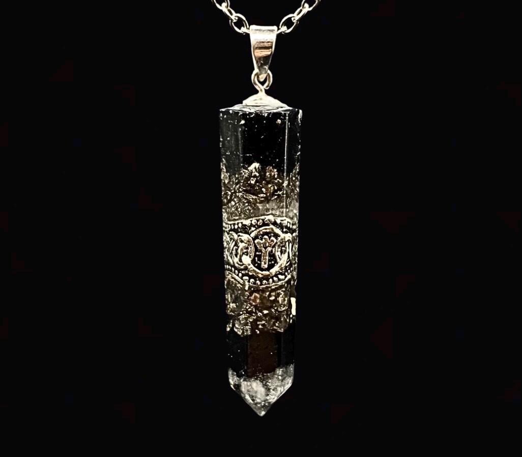 5G Strahlenschutz Runen Anhänger  | Nordisches Futhark Orgonit Amulett | Handgefertigter Mittelalter Schmuck mit Schungit & Bergkristall