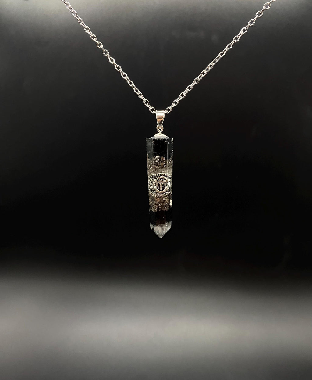 5G Strahlenschutz Runen Anhänger  | Nordisches Futhark Orgonit Amulett | Handgefertigter Mittelalter Schmuck mit Schungit & Bergkristall