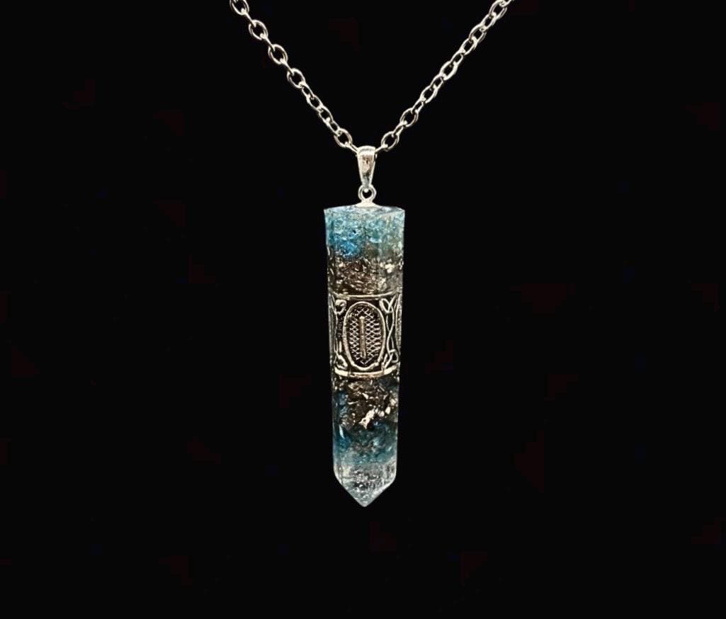 Runen Schutzamulett mit Ankerkette | Nordisches Futhark Orgonit Amulett | Handgefertigter Mittelalter Schmuck mit Edelstein nach Wahl