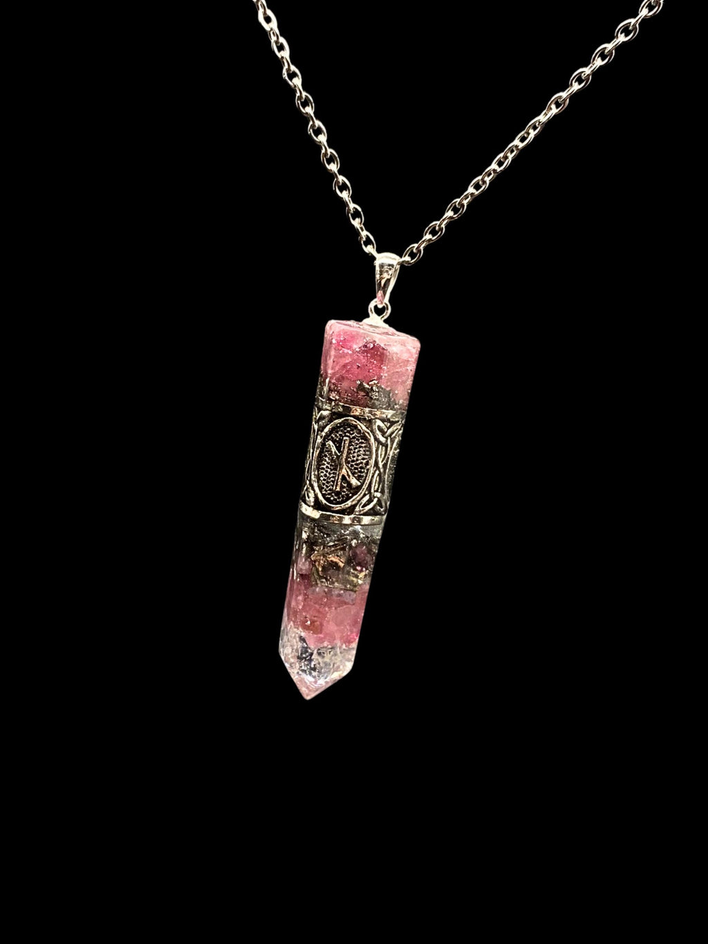 Rubbelit Runen Amulett Orgonit Anhänger Mittelalter Schmuck aus rotem Turmalin für emotionale Heilung | Energiebooster Kristall