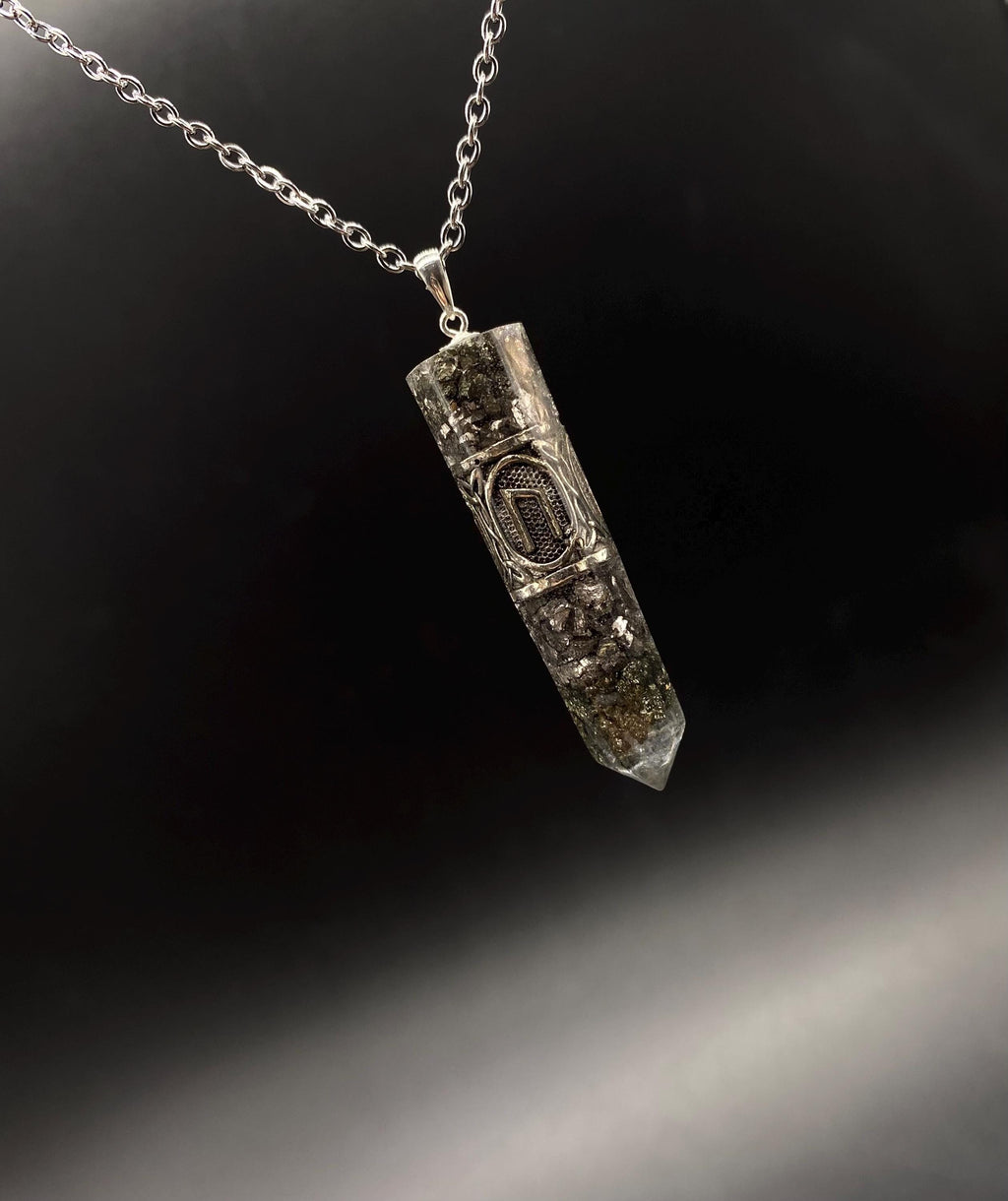 Pyrit Runen Anhänger Schutzamulett | Nordisches Futhark Orgonit Amulett | Handgefertigter Mittelalter Schmuck mit Pyrit & Bergkristall
