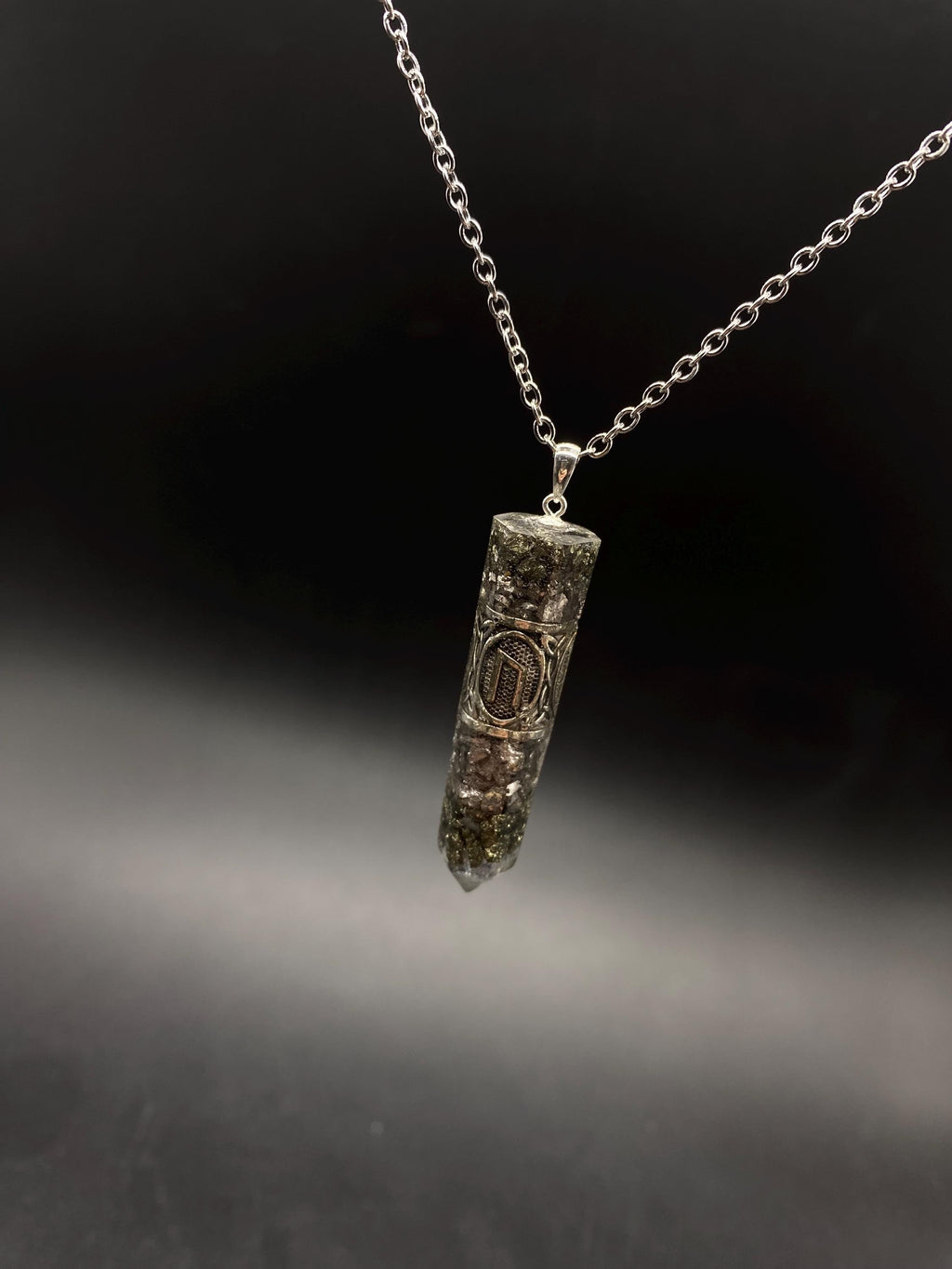 Pyrit Runen Anhänger Schutzamulett | Nordisches Futhark Orgonit Amulett | Handgefertigter Mittelalter Schmuck mit Pyrit & Bergkristall