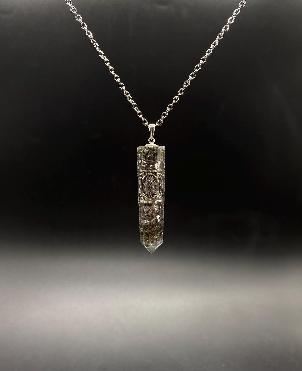 Pyrit Runen Anhänger Schutzamulett | Nordisches Futhark Orgonit Amulett | Handgefertigter Mittelalter Schmuck mit Pyrit & Bergkristall