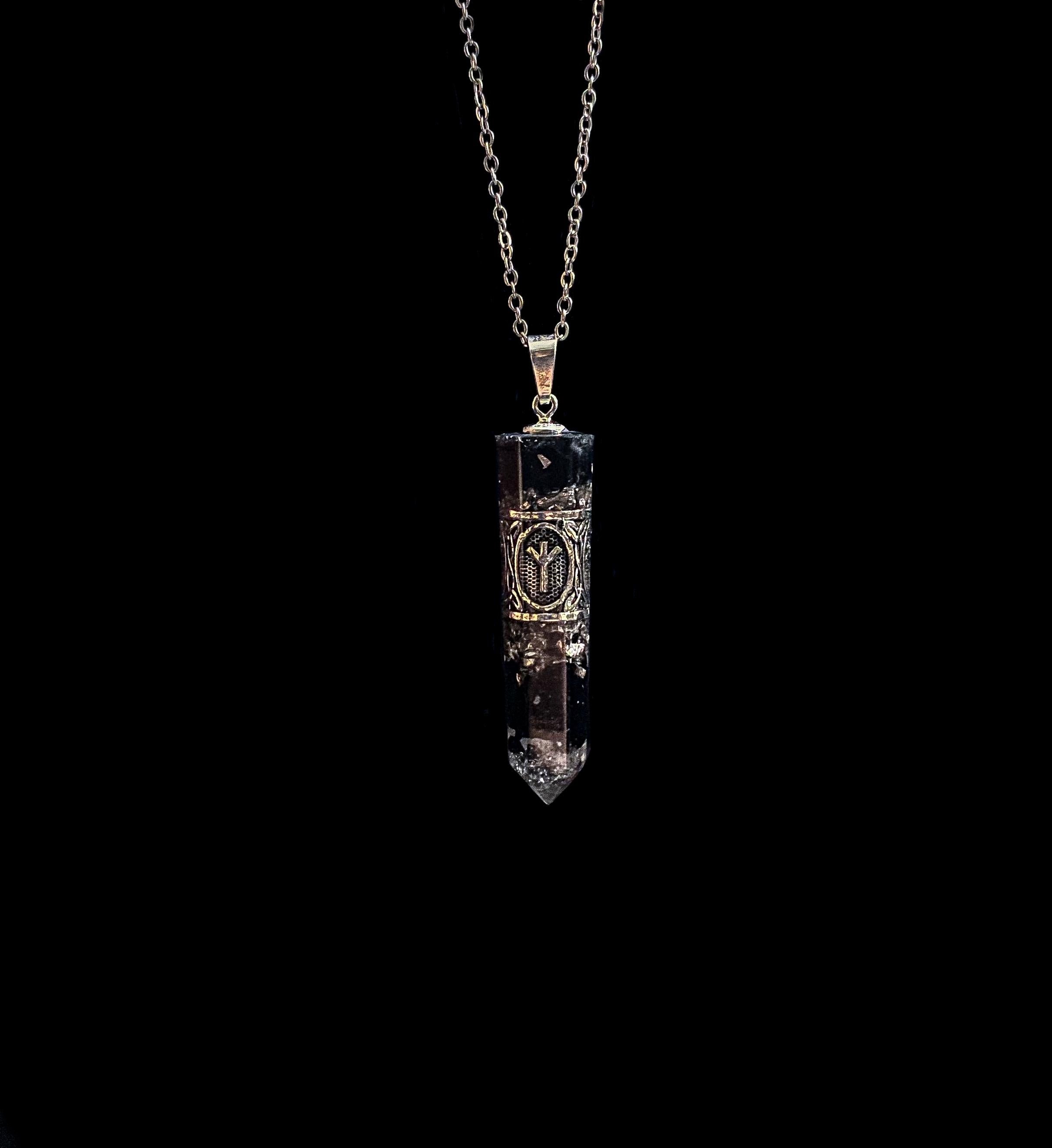Runen Anhänger Schutzamulett | Nordisches Orgonit Amulett | Handgefertigter Mittelalter Schmuck mit Bergkristall & Schwarzem Turmalin