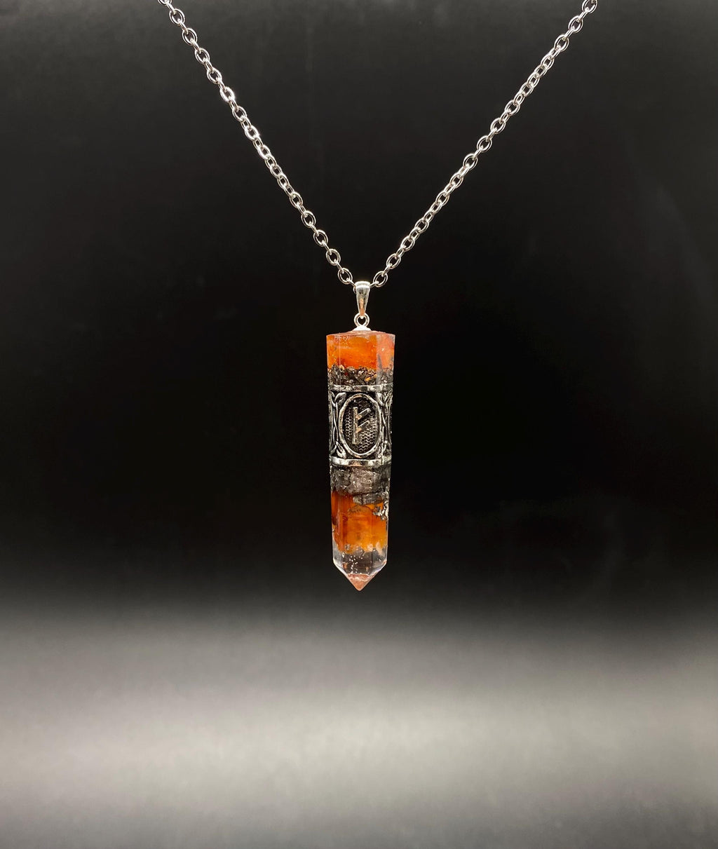 Runen Schutzamulett mit Ankerkette | Nordisches Futhark Orgonit Amulett | Handgefertigter Mittelalter Schmuck mit Edelstein nach Wahl